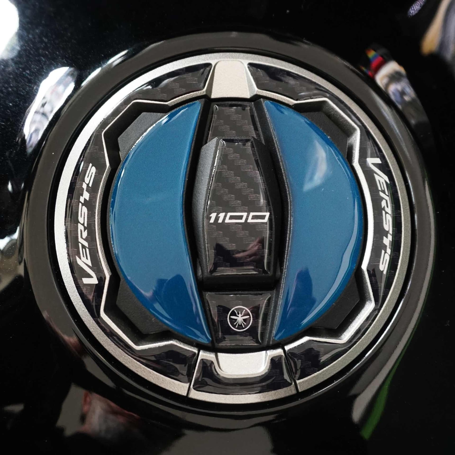 Adesivo 3D Tappo Serbatoio moto compatibile con Kawasaki Versys 1100 2025-2026