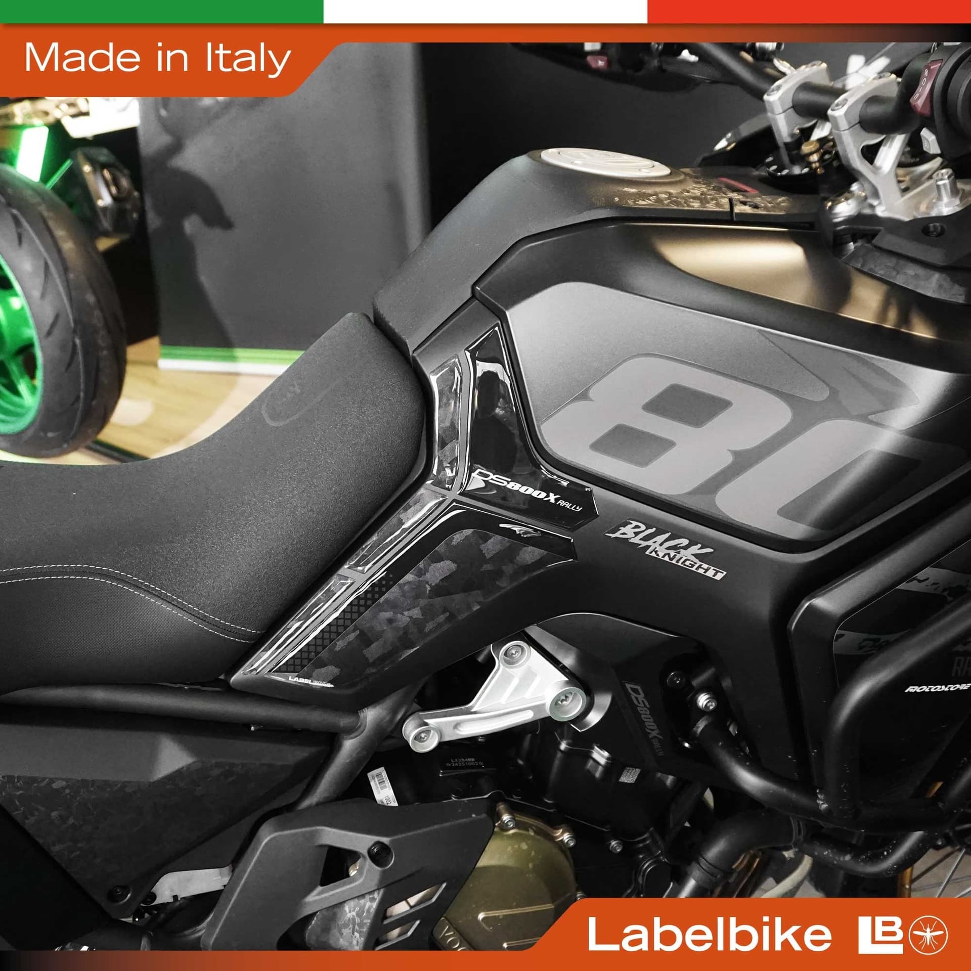 Adesivi Laterali Serbatoio moto compatibili con Voge Valico 800DSX Rally 2026 - 3