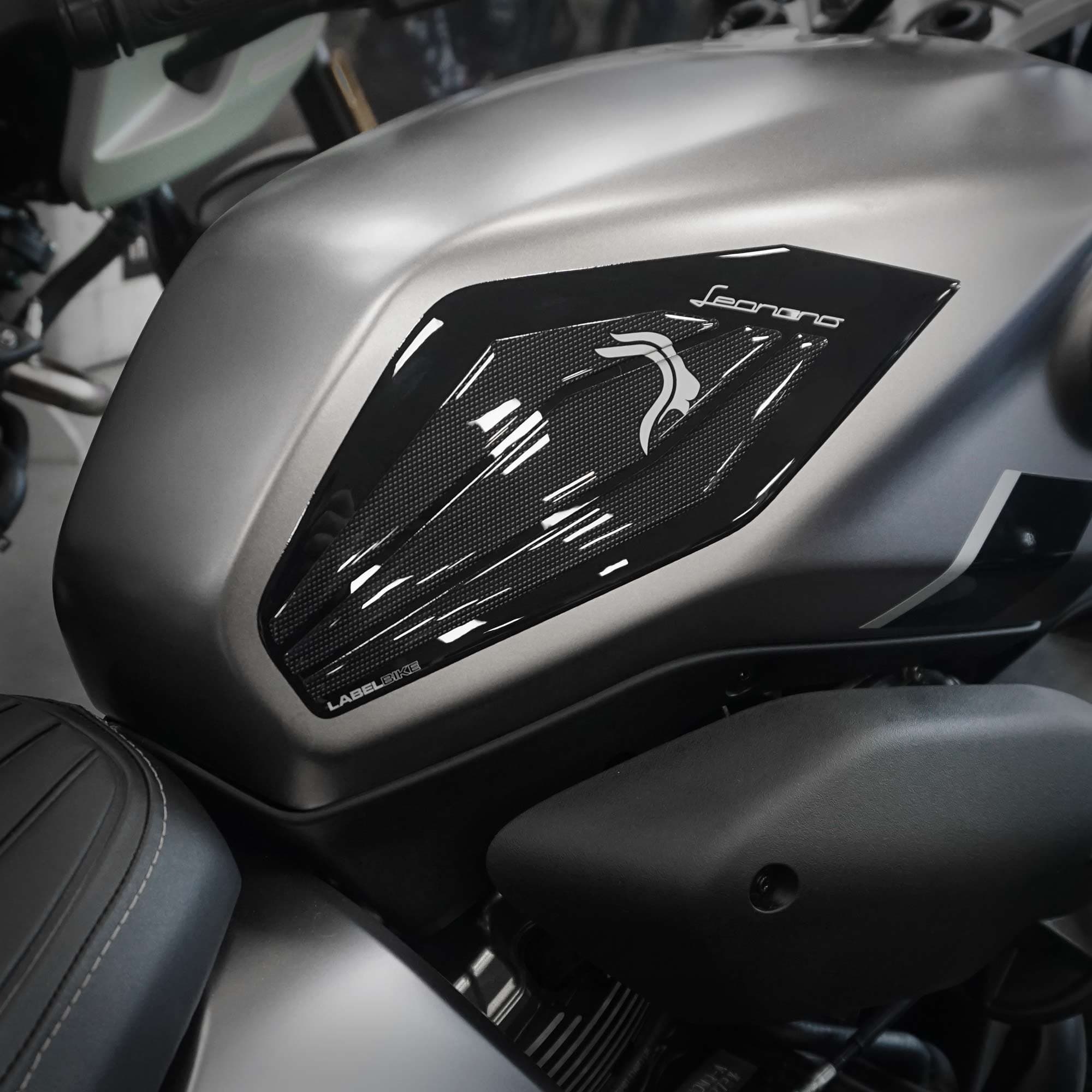 Adesivi 3D Laterali Serbatoio compatibili con Benelli Leoncino Bobber 400