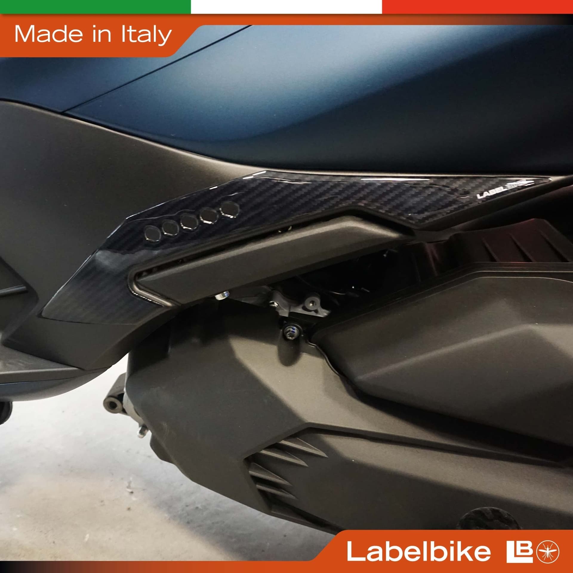Adesivi 3D Protezioni Poggiapiedi Scooter compatibili con Zontes 125D 2023-2026 - 3
