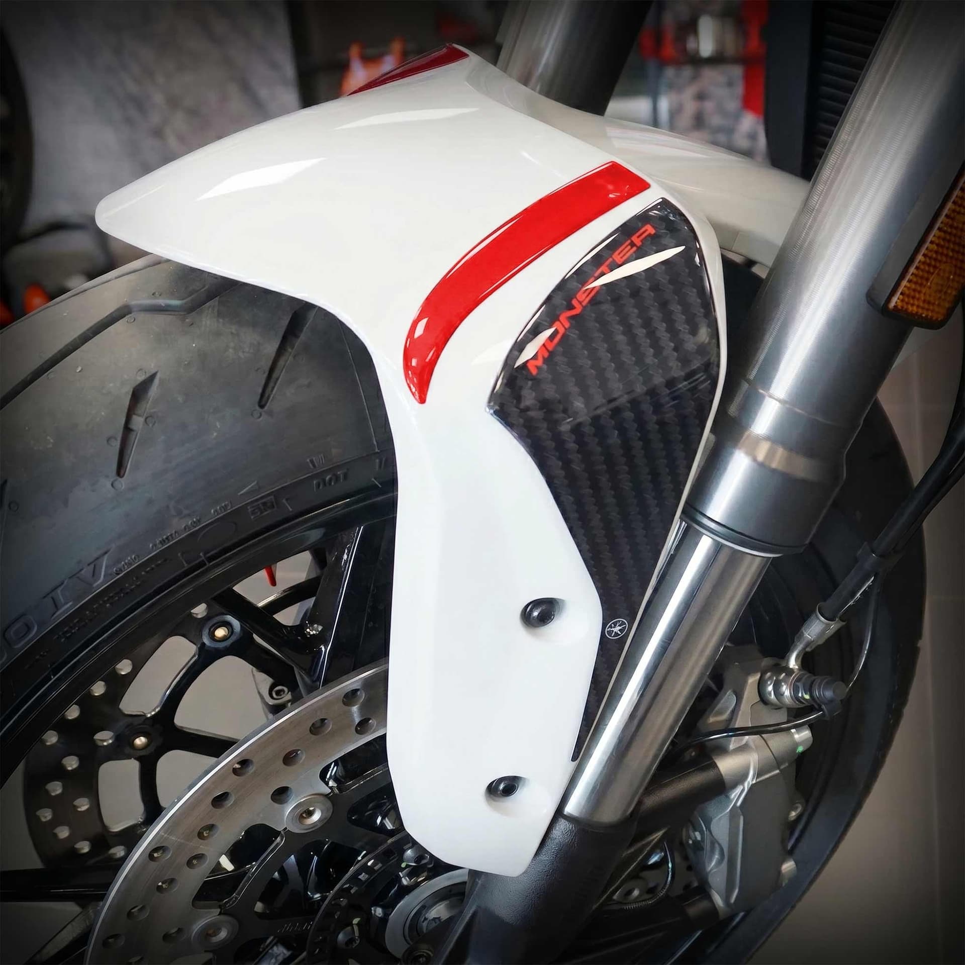 Adesivi 3D Protezioni Parasteli moto compatibili con Ducati Monster V2 2026 - 7