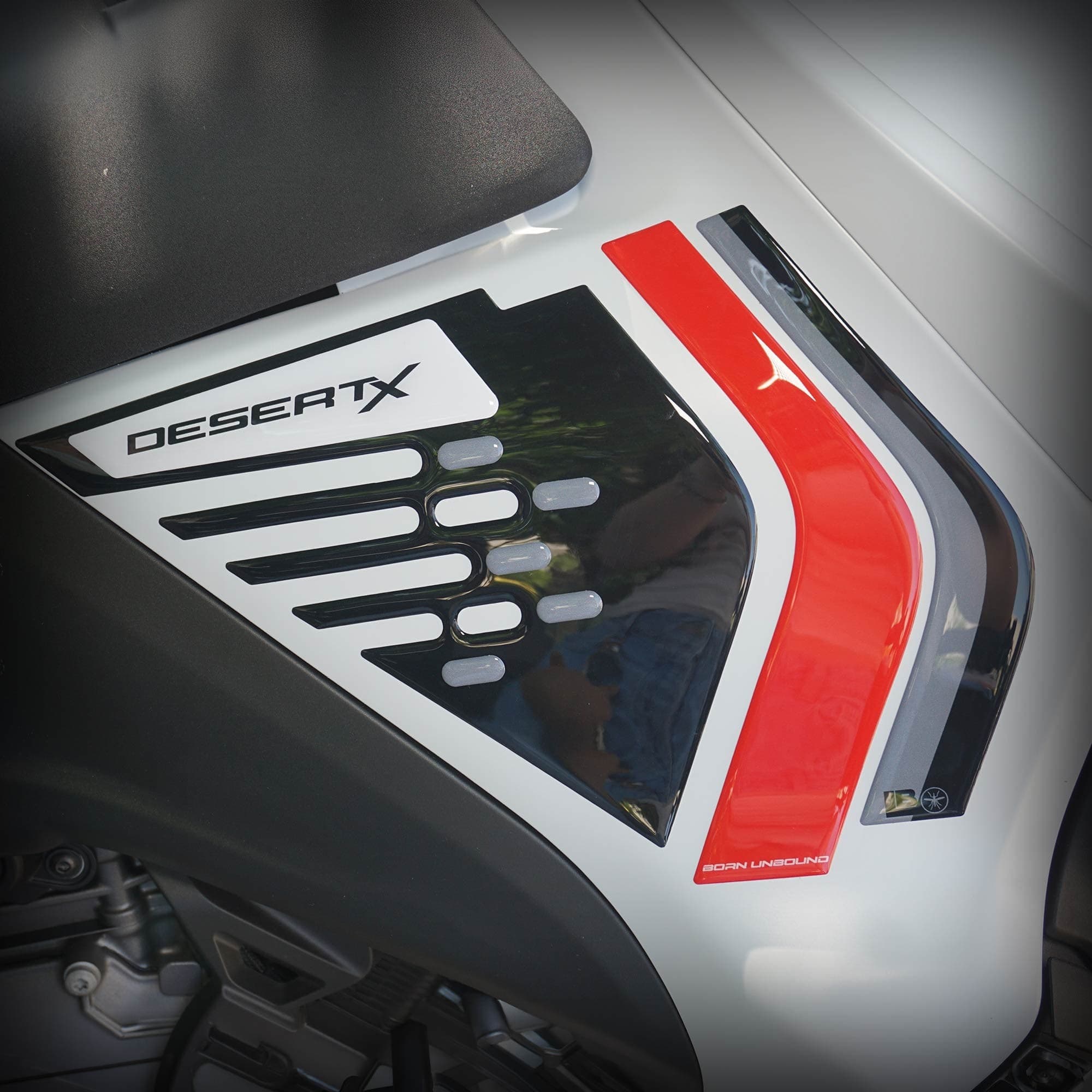 Adesivi 3D Laterali Serbatoio moto compatibili con Ducati DesertX 2026