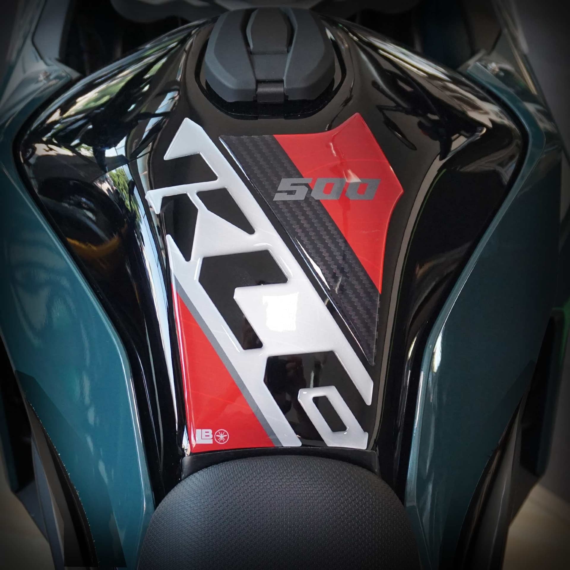 Paraserbatoio Adesivo Protezione moto compatibile con Kawasaki KLE500 2026 - 1