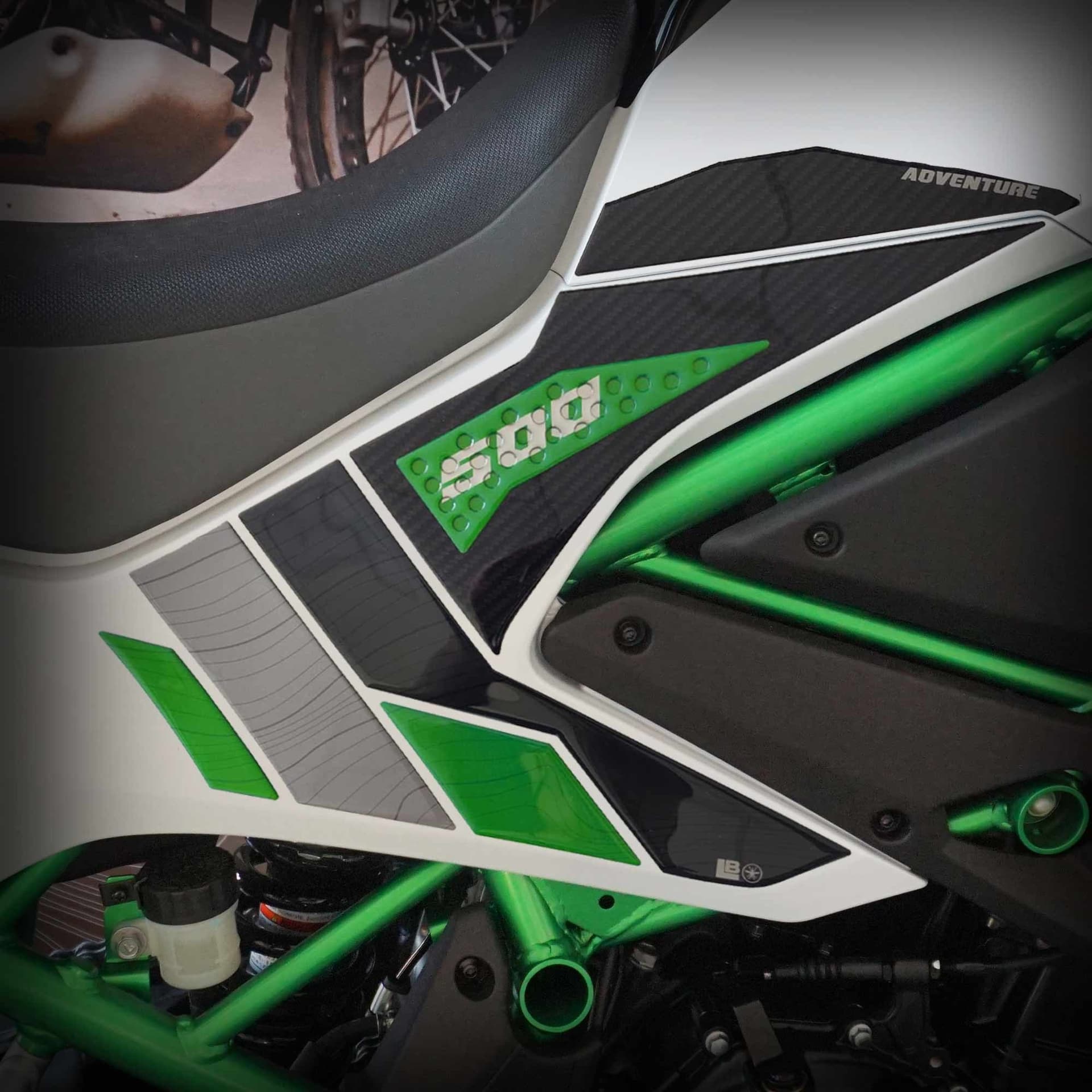 Adesivi Protezioni Laterali Serbatoio compatibili con Kawasaki KLE500 2026 - 8