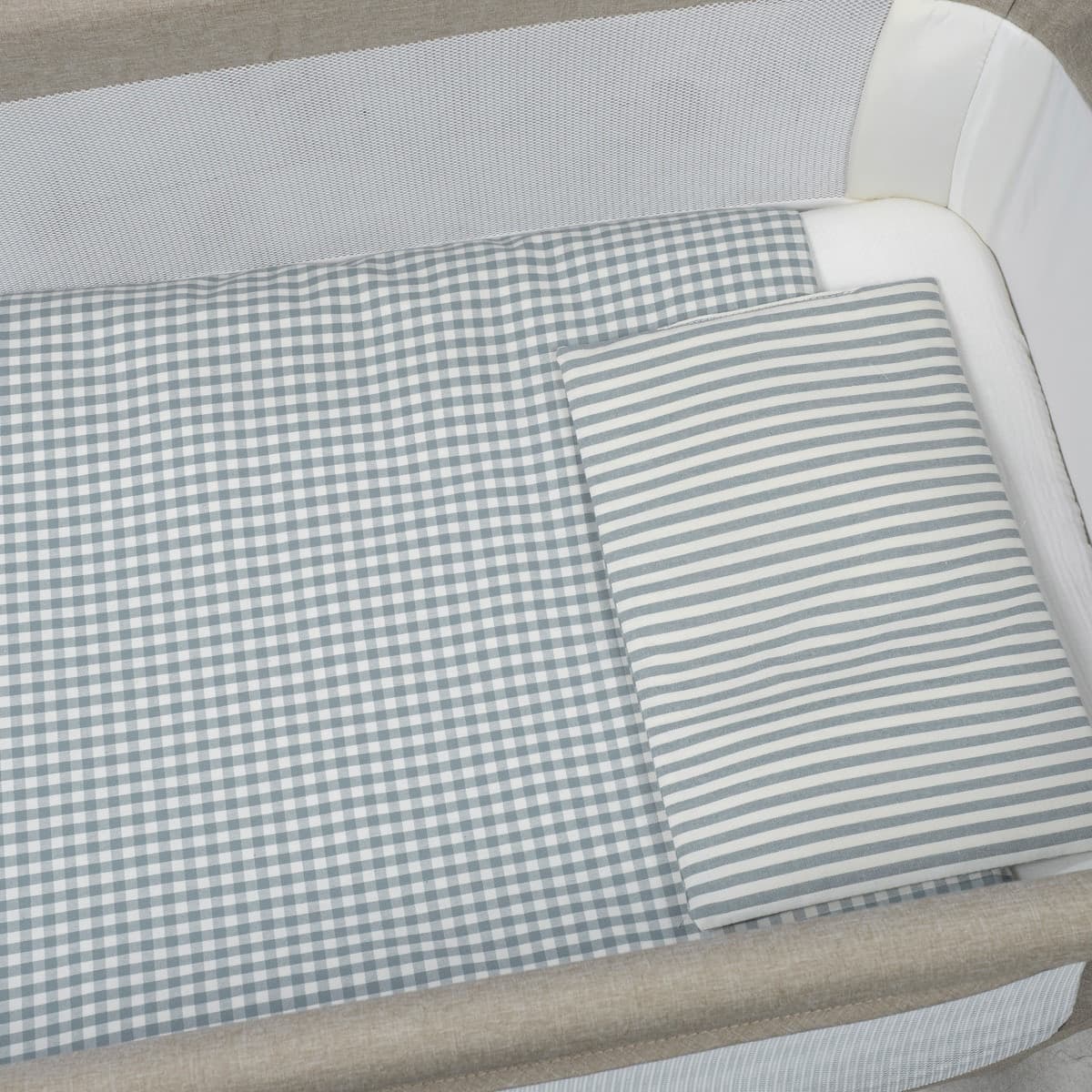 Piumino per culla + lenzuolo con angoli + cuscino 90x50 cm Pasito a Pasito WM Praliné Vichy/Strisce Matcha TOG 2,5 - 5