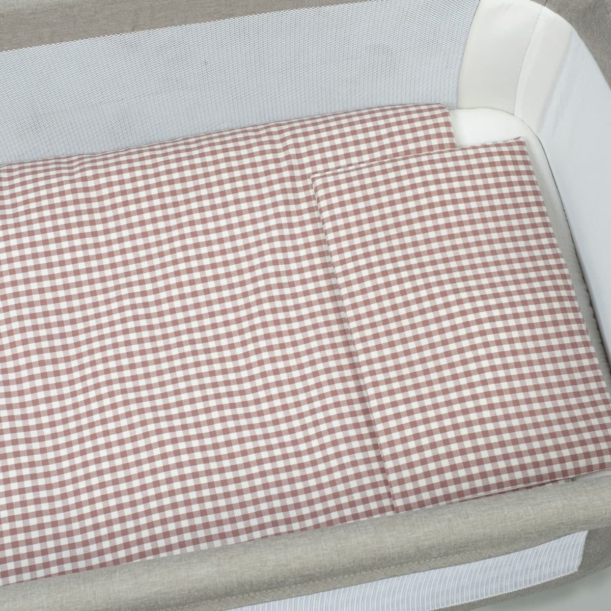 Piumino per culla + lenzuolo con angoli + cuscino 90x50 cm Pasito a Pasito WM Praliné Vichy/Strisce Moka TOG 2,5 - 4