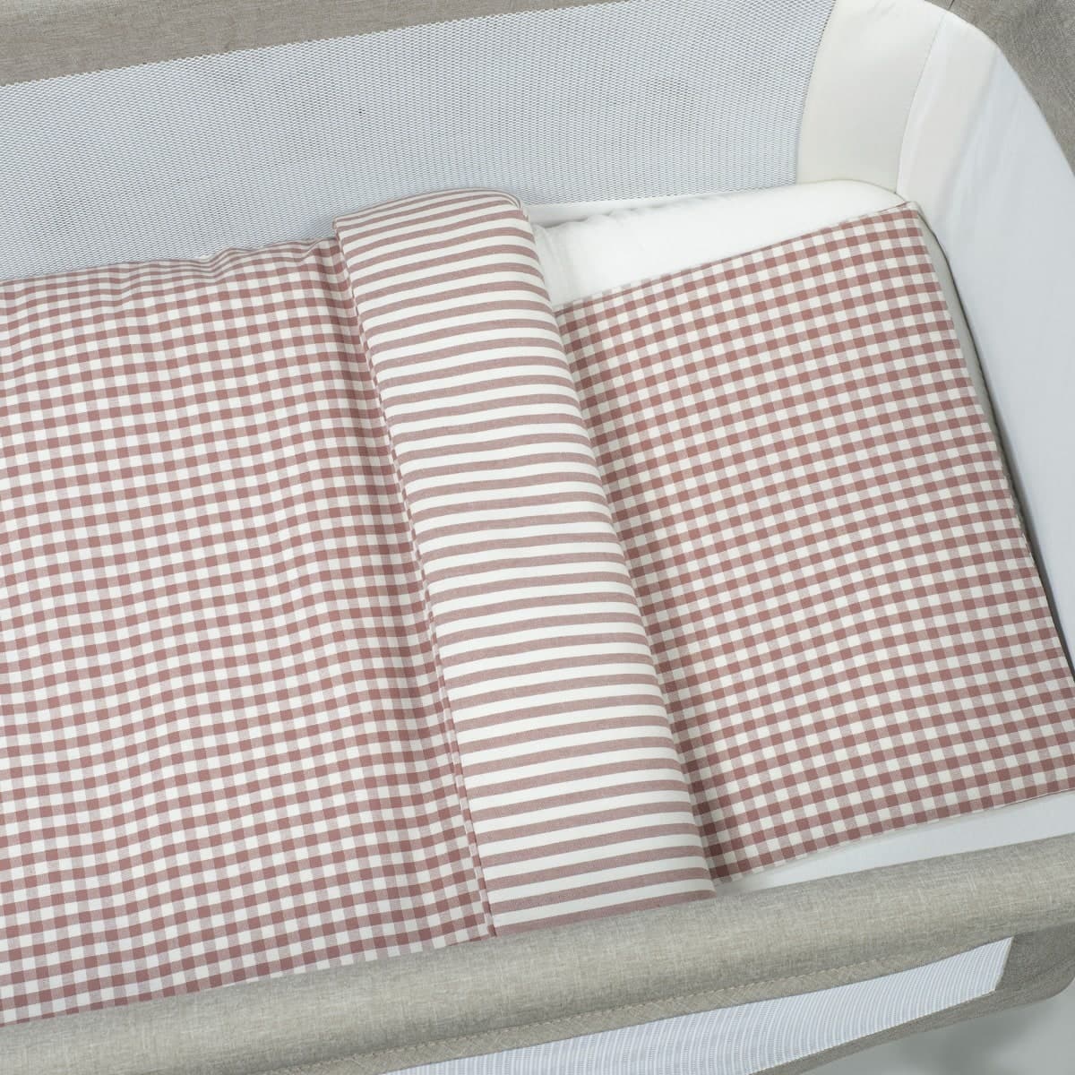 Piumino per culla + lenzuolo con angoli + cuscino 90x50 cm Pasito a Pasito WM Praliné Vichy/Strisce Moka TOG 2,5 - 6