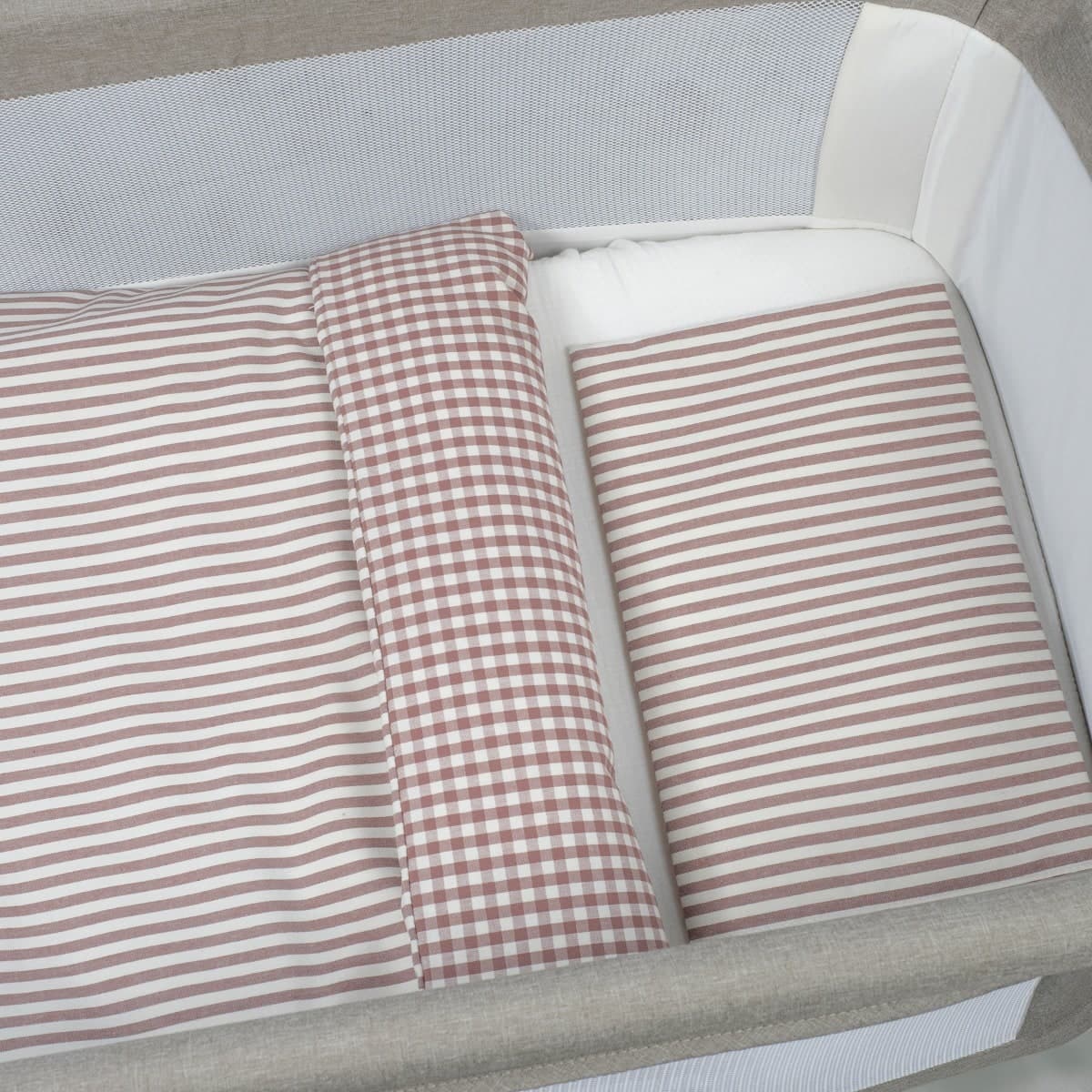 Piumino per culla + lenzuolo con angoli + cuscino 90x50 cm Pasito a Pasito WM Praliné Vichy/Strisce Moka TOG 2,5 - 8