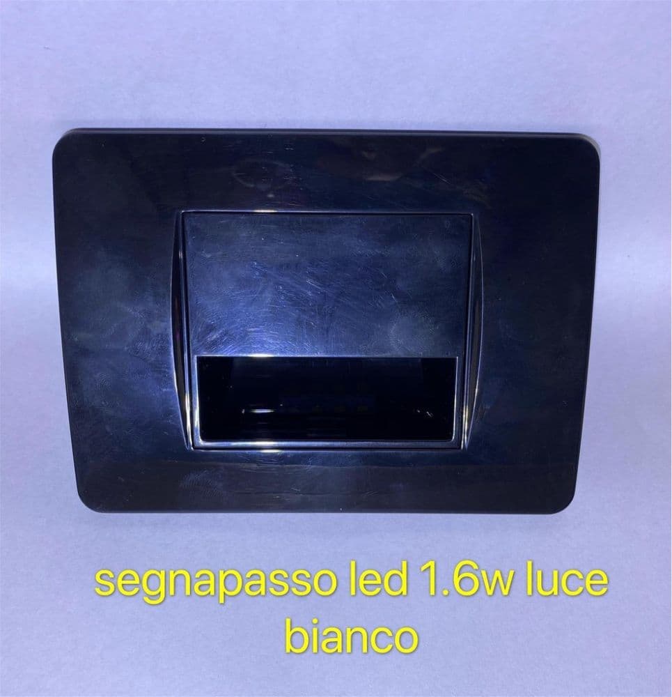 Segnapasso LED da incasso nero 1.6W luce bianca per scale e corridoi - 2