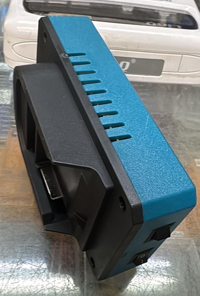CONVERTITORE DI BATTERIA PER MAKITA 18V 150W TENSIONE 220V DC 5V 2 USB 1 USB-C ADATTATORE - 12