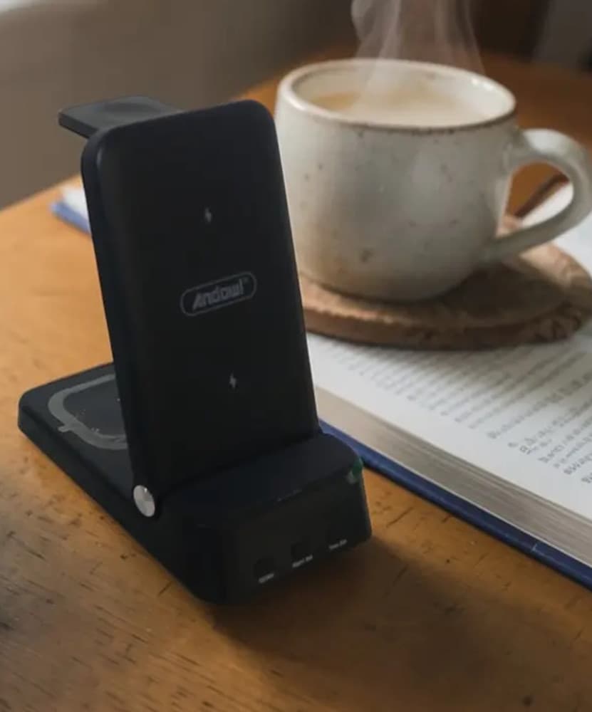 STAZIONE DI RICARICA MAGNETICA WIRELESS 25W PIEGHEVOLE 4 IN 1 CON SVEGLIA OROLOGIO A60 - 3