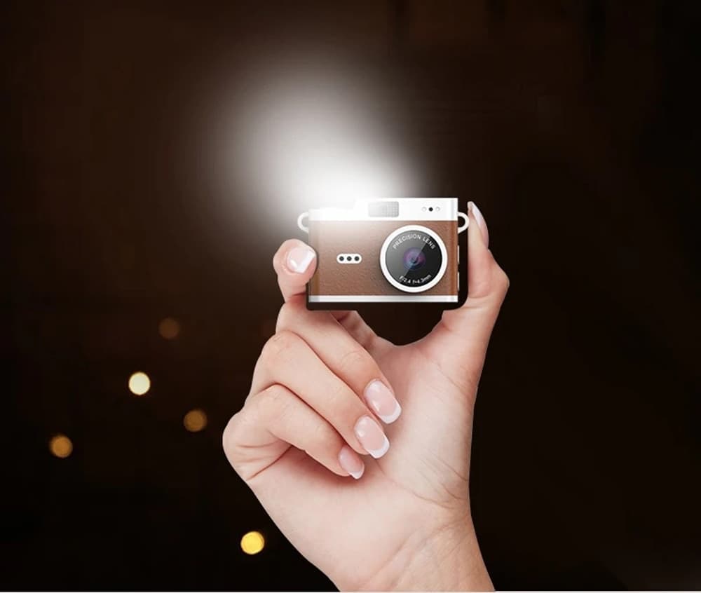 MINI FOTOCAMERA RETRÒ HD DIGITALE RICARICABILE COMPATTA VINTAGE DISPLAY PORTACHIAVI - 12