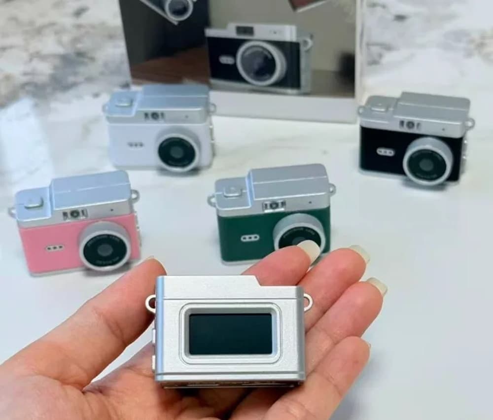 MINI FOTOCAMERA RETRÒ HD DIGITALE RICARICABILE COMPATTA VINTAGE DISPLAY PORTACHIAVI - 21