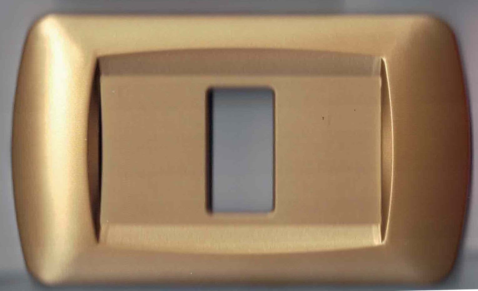 PLACCHETTE PLACCHE IN ABS SERIE MAGIC BTICINO COMPATIBILI PLACCA COPRIPRESE FORI - 39