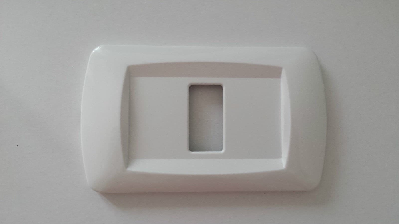 PLACCHETTE PLACCHE IN ABS SERIE MAGIC BTICINO COMPATIBILI PLACCA COPRIPRESE FORI - 37