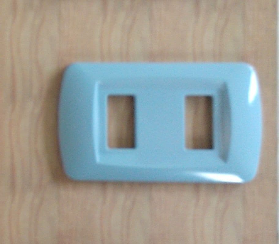 PLACCHETTE PLACCHE IN ABS SERIE MAGIC BTICINO COMPATIBILI PLACCA COPRIPRESE FORI - 49