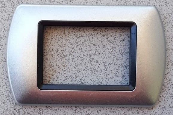 PLACCHETTE PLACCHE IN ABS COMPATIBILI PER SERIE LIVING INTERNATIONAL PLACCA - 93