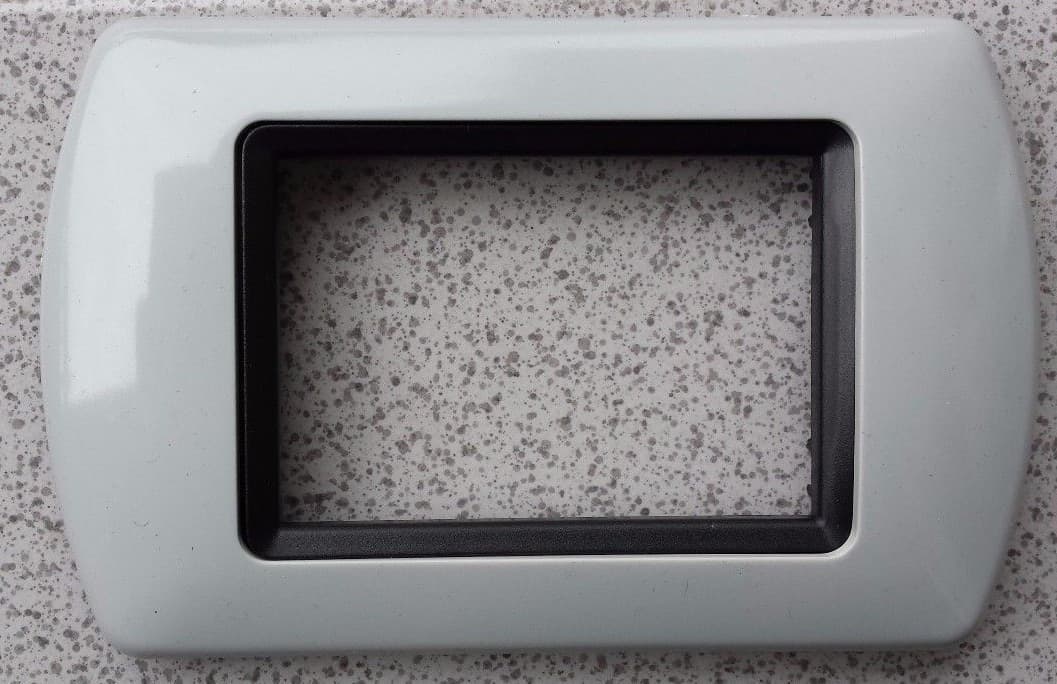PLACCHETTE PLACCHE IN ABS COMPATIBILI PER SERIE LIVING INTERNATIONAL PLACCA - 42
