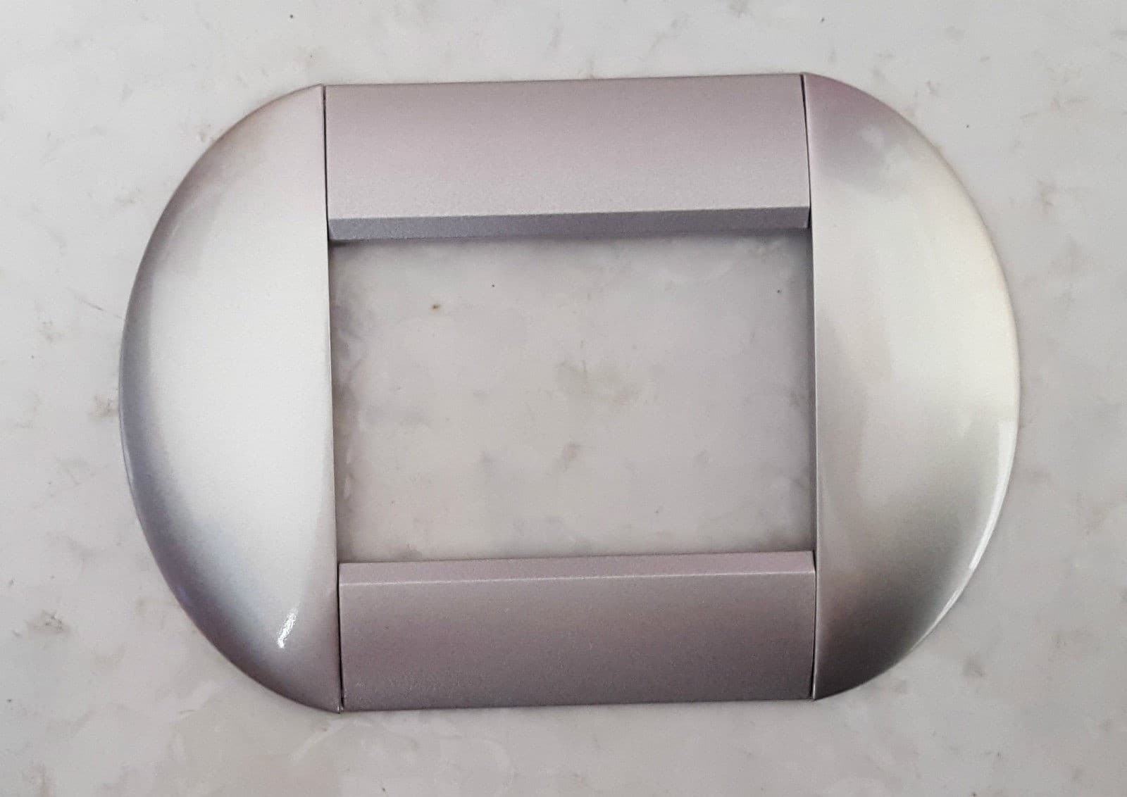 PLACCA PLACCHE PLACCHETTE COMPATIBILI LIVING INTERNATIONAL LIGHT BOMBATE BTICINO - 64