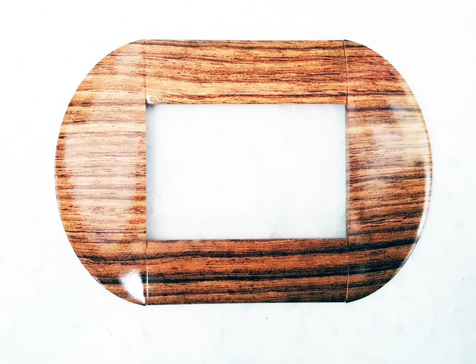 PLACCA PLACCHE PLACCHETTE COMPATIBILI LIVING INTERNATIONAL LIGHT BOMBATE BTICINO - 66