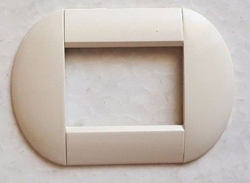 PLACCA PLACCHE PLACCHETTE COMPATIBILI LIVING INTERNATIONAL LIGHT BOMBATE BTICINO - 47