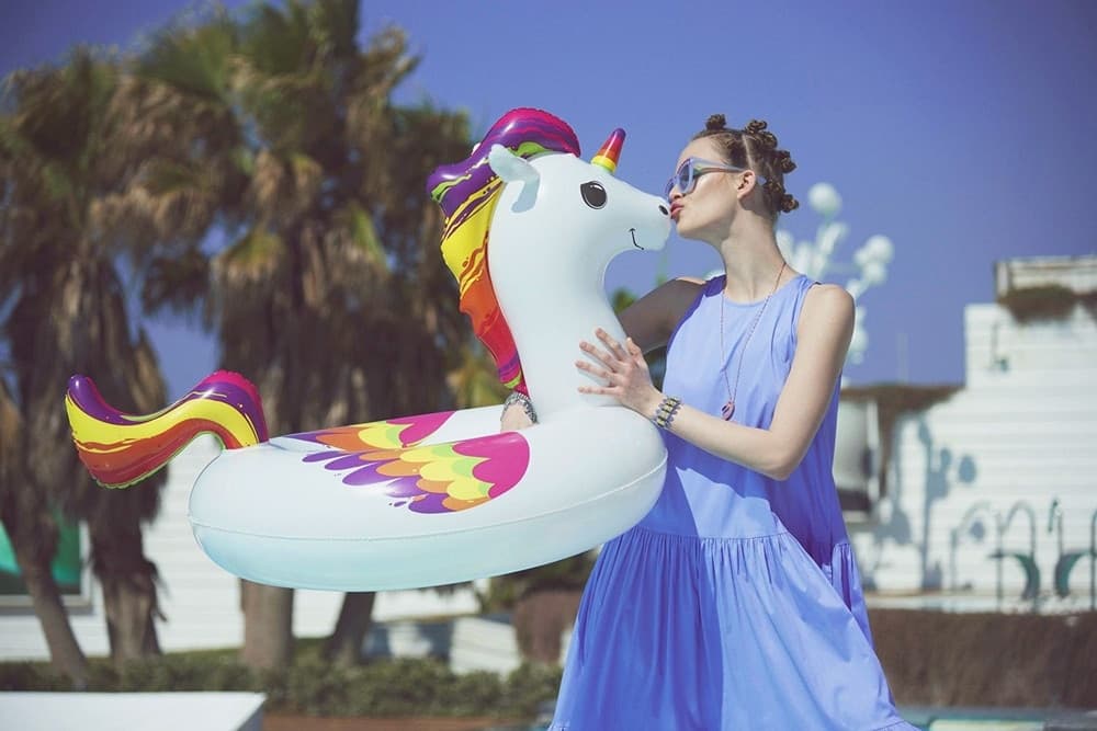 SALVAGENTE GONFIABILE FANTASY UNICORNO GRAFICA MULTICOLOR 119X91CM PISCINA LAGO MARE 36159 - 9