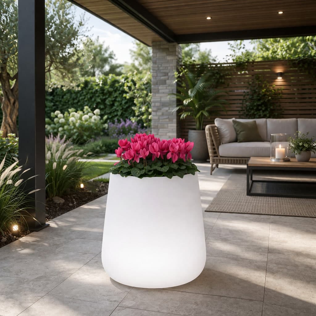 Vaso "Goccia Bright" struttura in polietilene con linee sinuose per interni ed esterni - 4