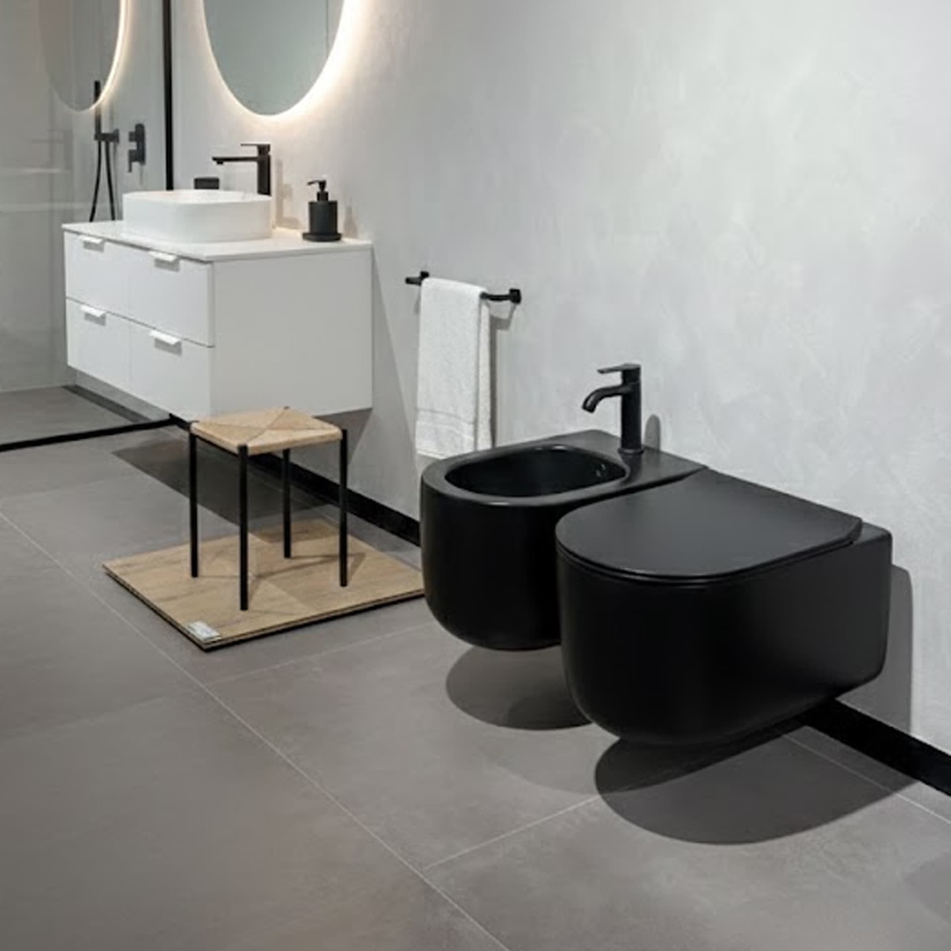 Sanitari sospesi nero opaco con sedile soft close NUVOLA