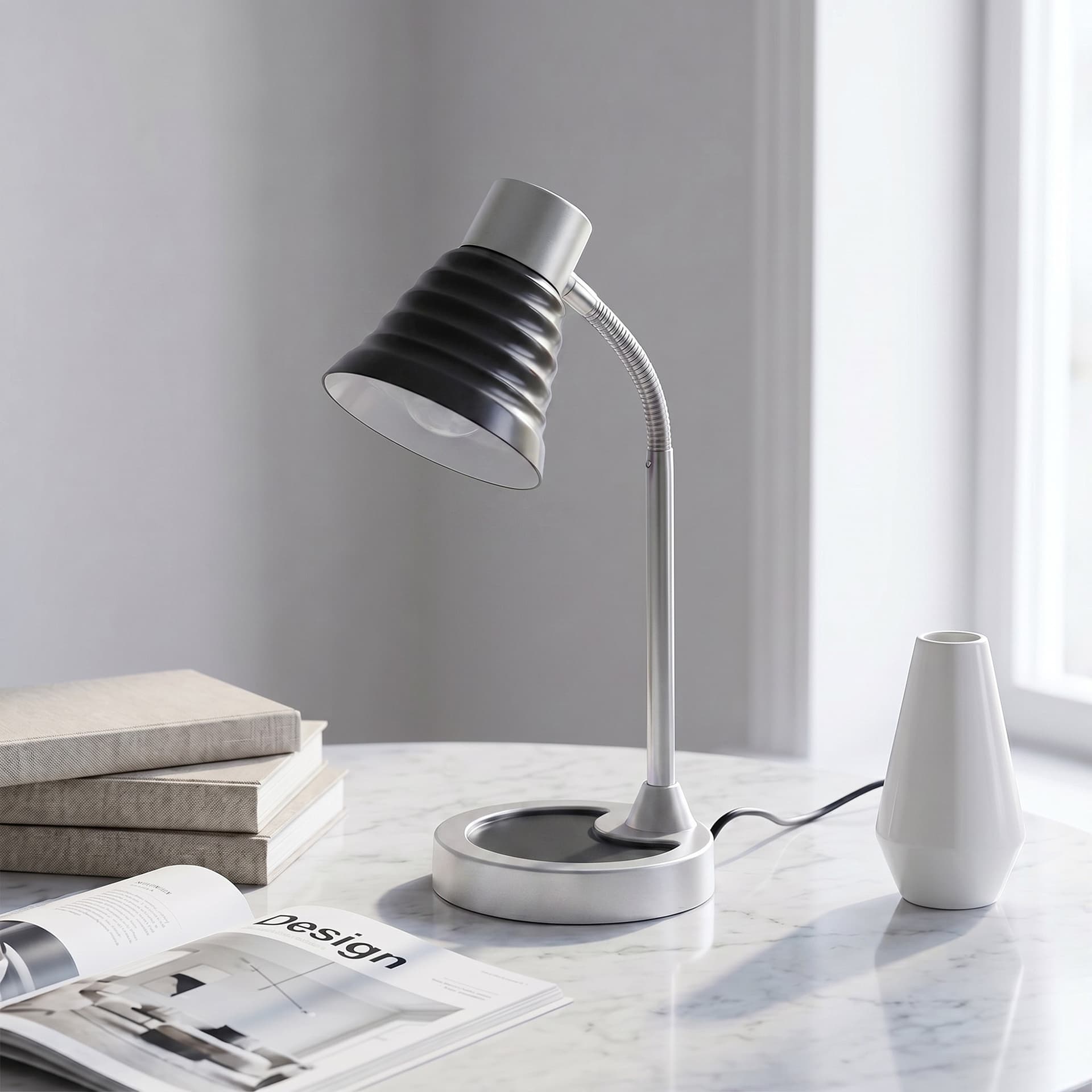 Lampada da Lettura Disponibile in 4 varianti Orientabile Lampada da Tavolo adatta a camere e uffici Moderna E14