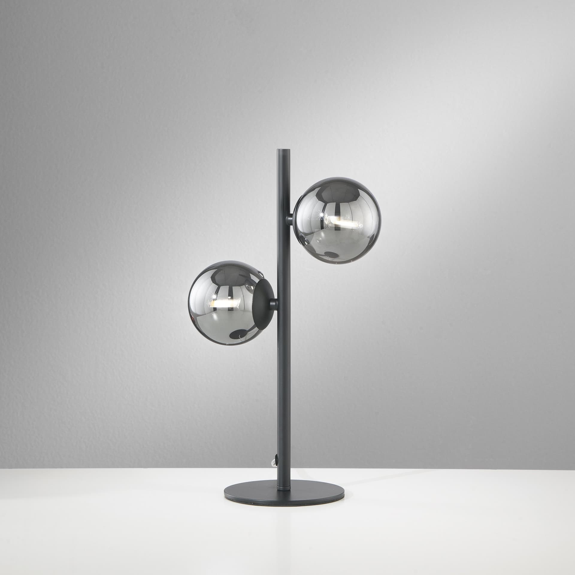 Lume da tavolo per interni design moderno disponibile in oro o nero 2XG9 - 10
