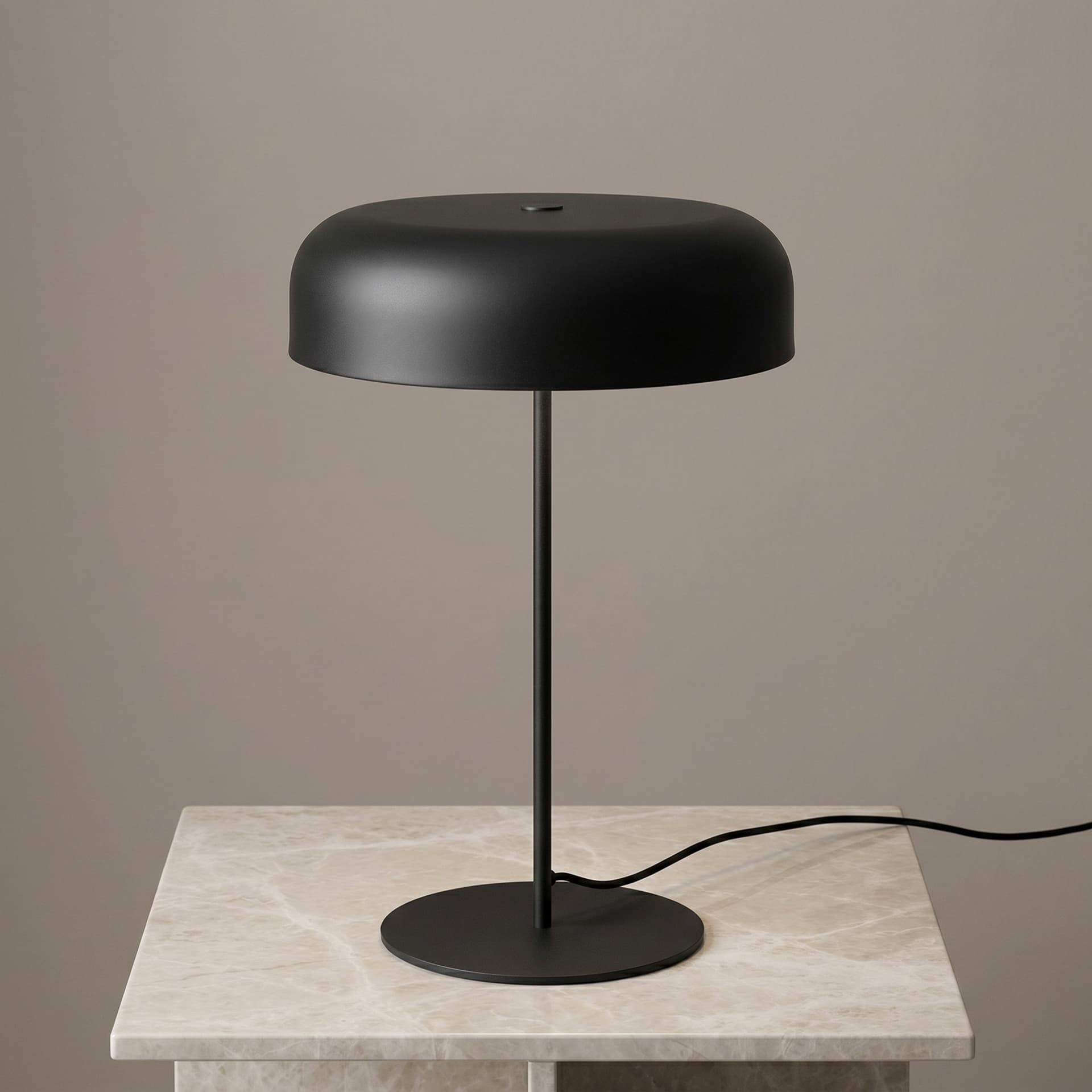 Lampada da tavolo o comodino ideale per ufficio e living disponibile in 3 varianti 1XE14 - 1