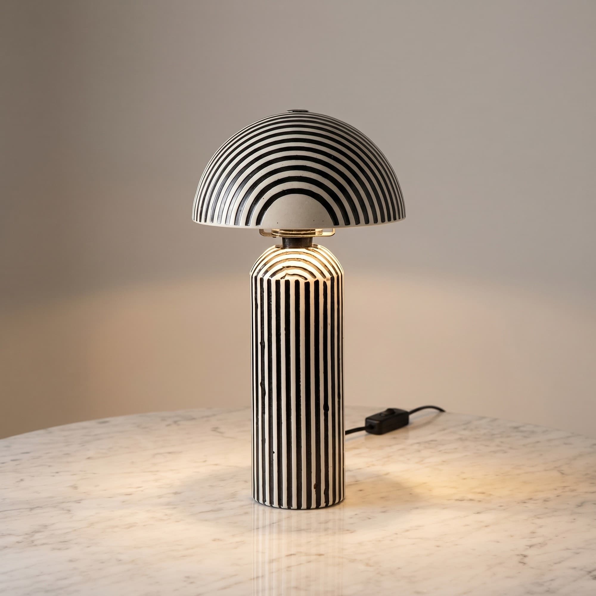 Lampada da tavolo nera in ceramica Attacco E14 Design contemporaneo per interni e ufficio