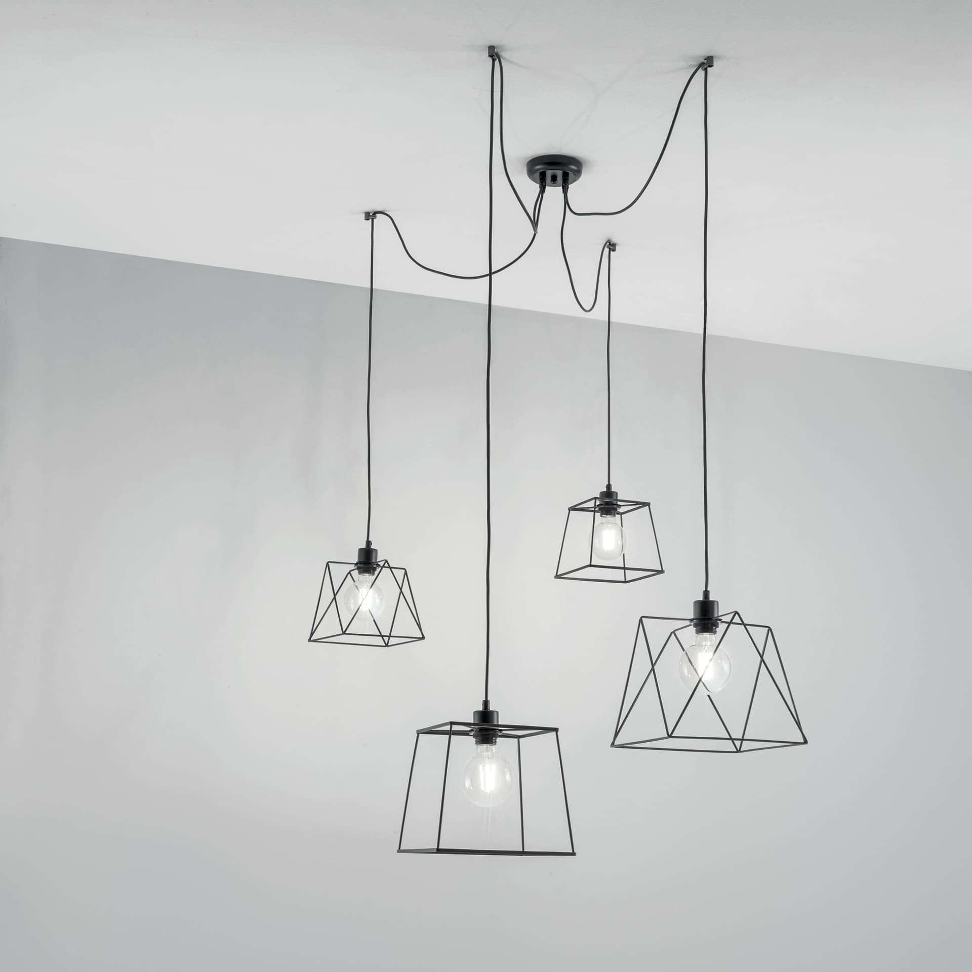 Lampadario Sospensione nero Design poligonale industrial Ideale per grandi tavoli e loft - 5