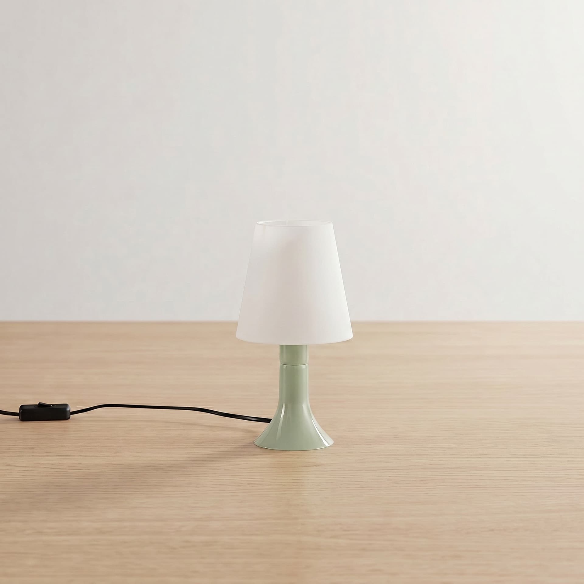 Lampada da comodino adatta anche a camere per bambini Disponibile in 5 varianti 1XE14 - 22