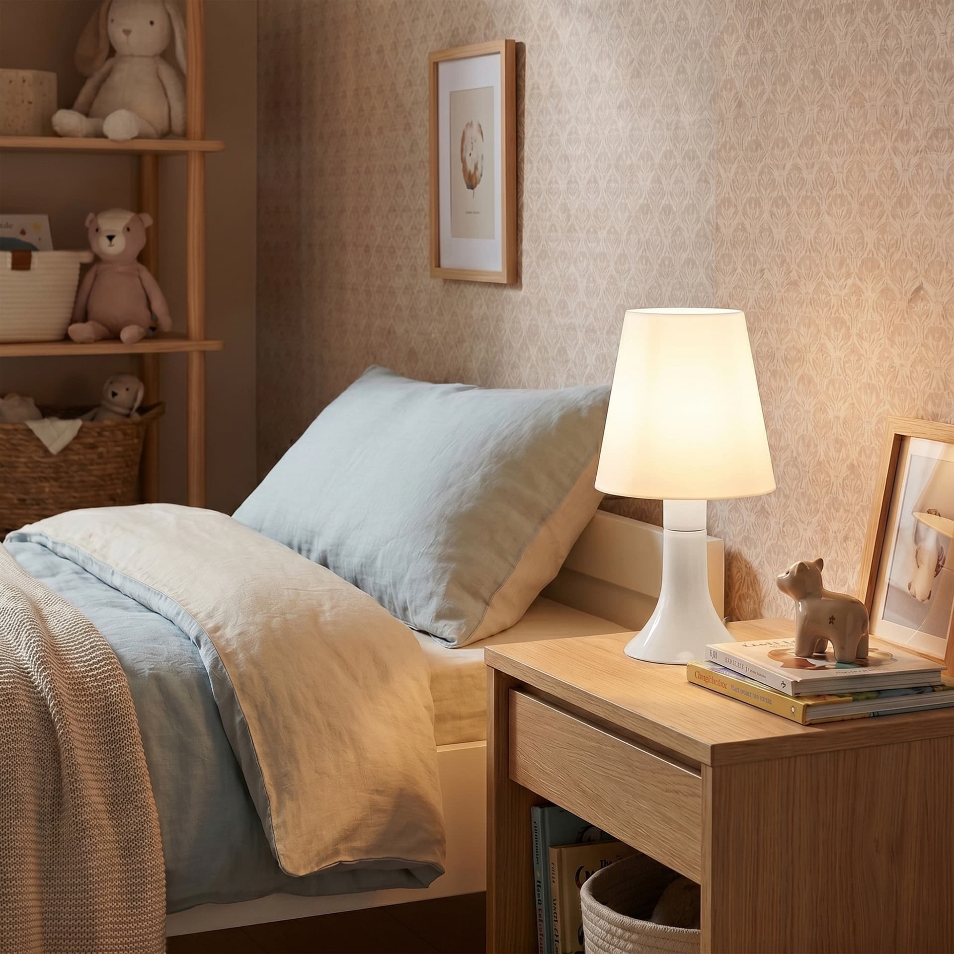 Lampada da comodino adatta anche a camere per bambini Disponibile in 5 varianti 1XE14 - 6