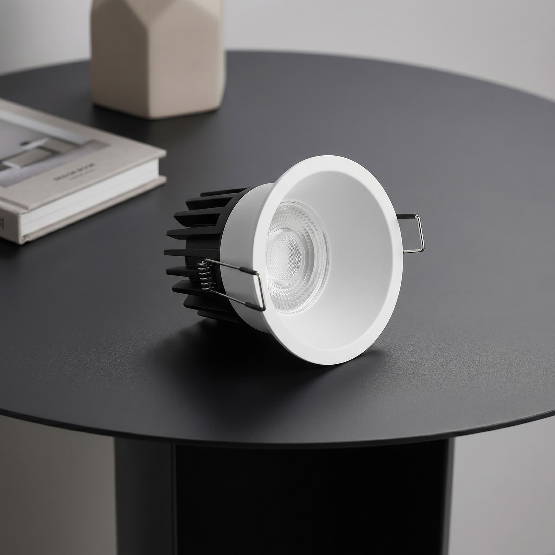 Faretto da incasso Professionale LED 18W Disponibile in bianco o nero - 1