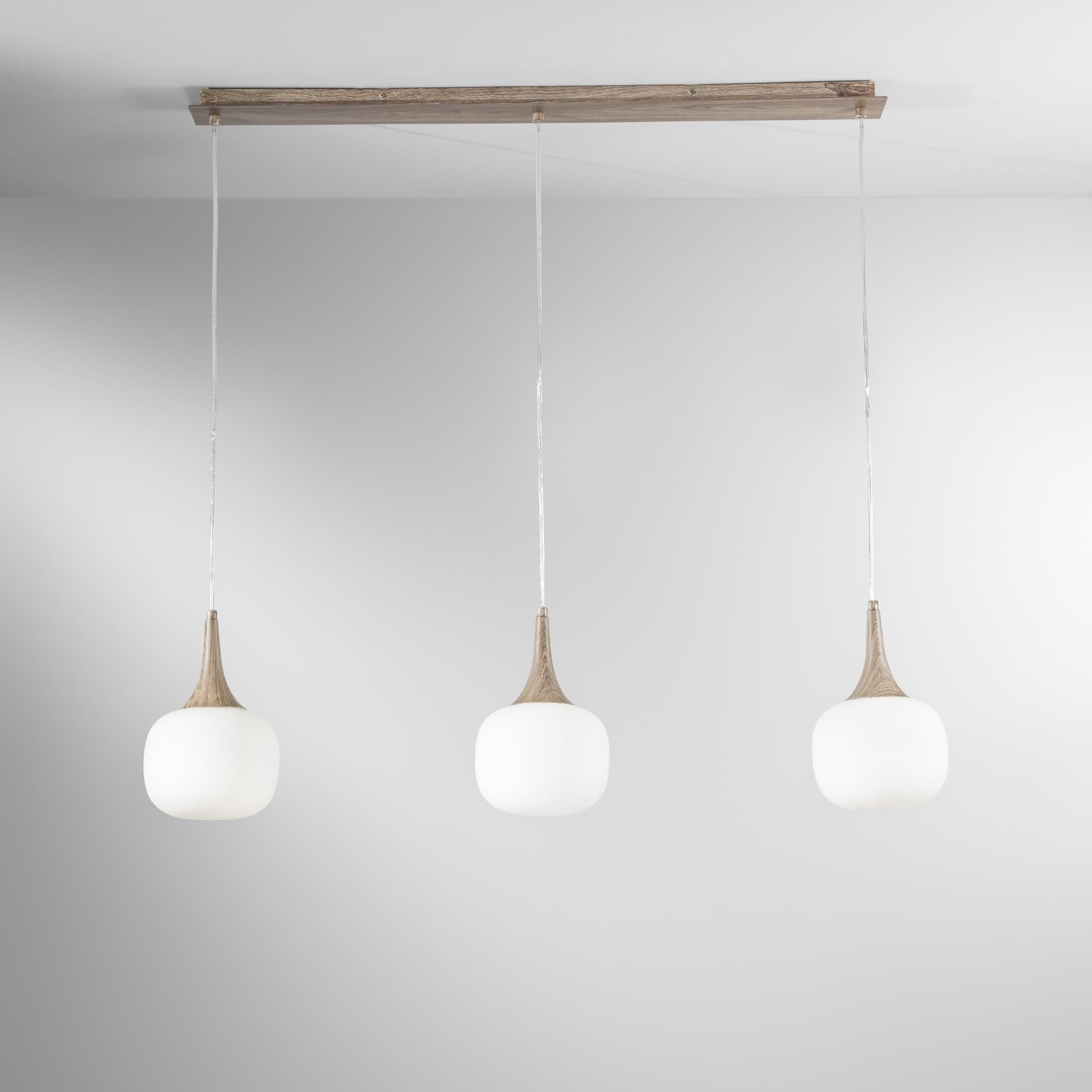 Sospensione a barra moderna in legno Disponibile in bianco o grigio 3XE14 - 4