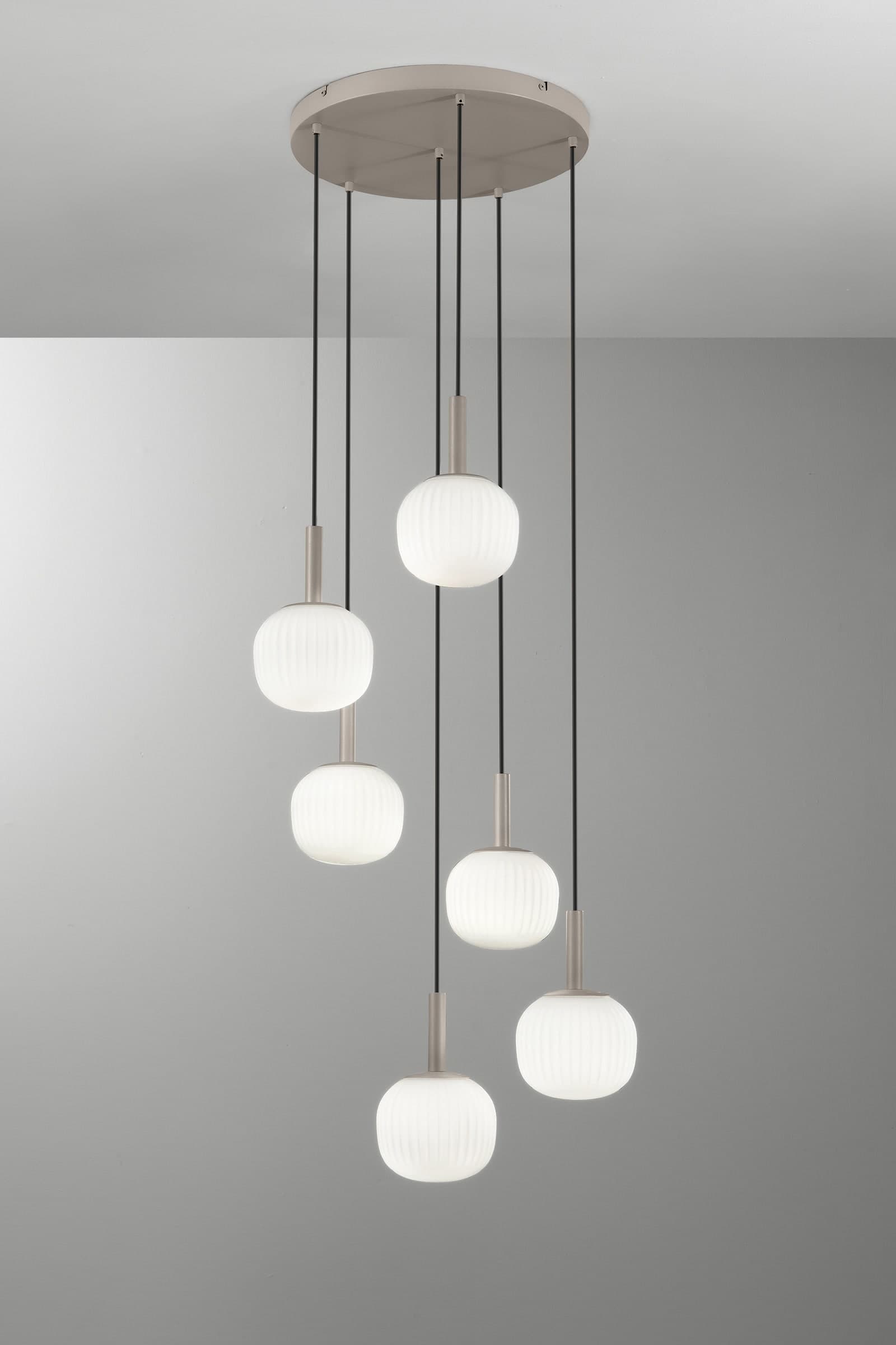 SOSPENSIONE ERIS BIANCO E MARRONE SEI PENDENTI IN ALLUMINIO+VETRO 6XE14 106X16X150CM - 2