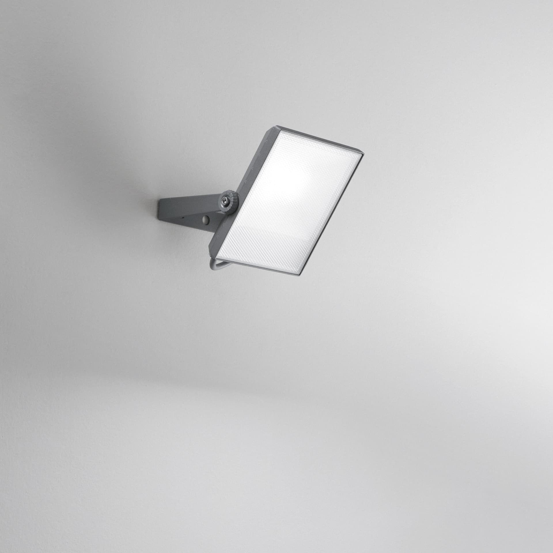 PROIETTORE LED AXEL SILVER 30W 3300LM CCT IP65 17,3X4,1X22CM - 2