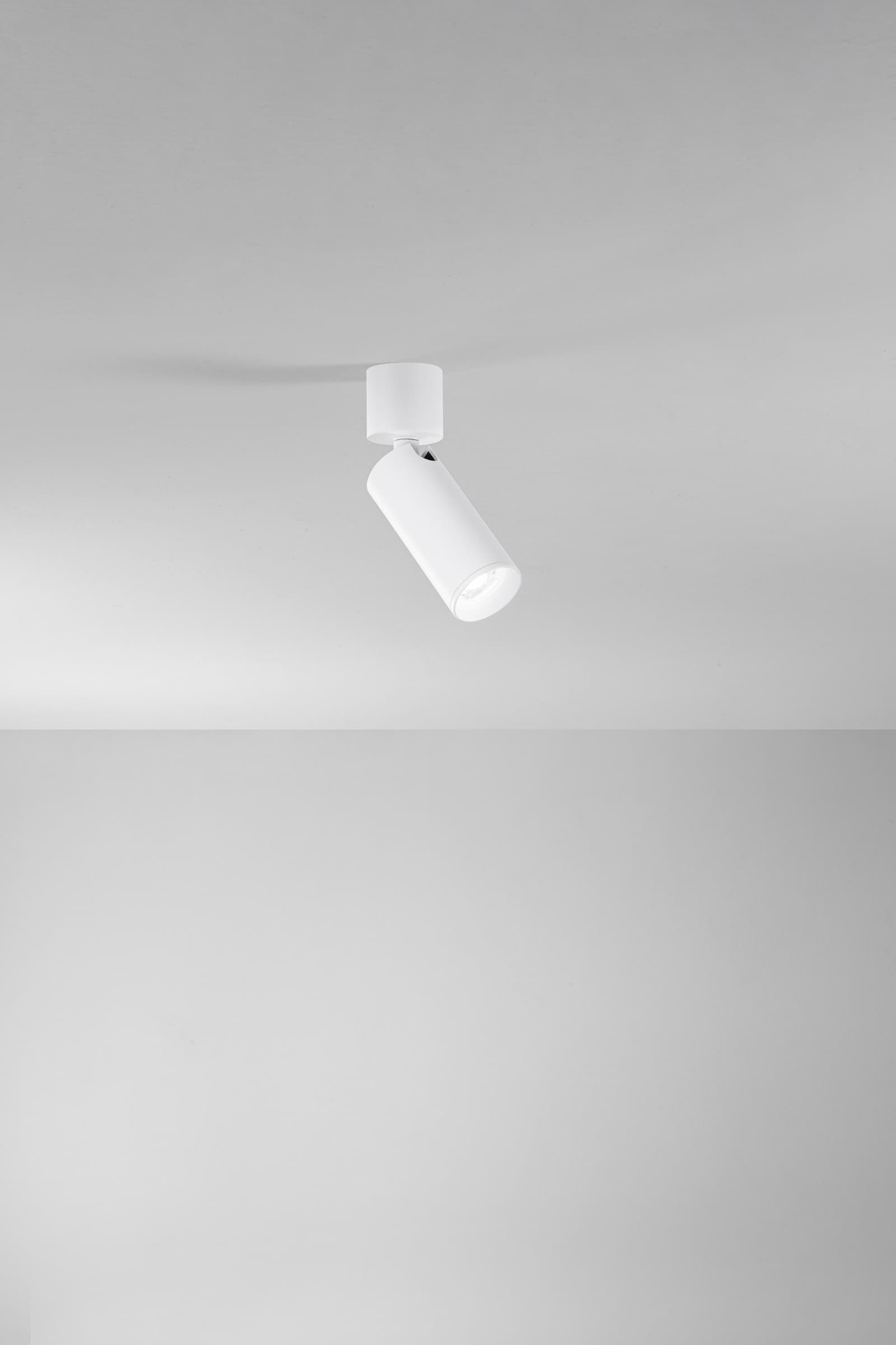 Applique spot singolo Orientabile Bianco o Nero GU10 - 2