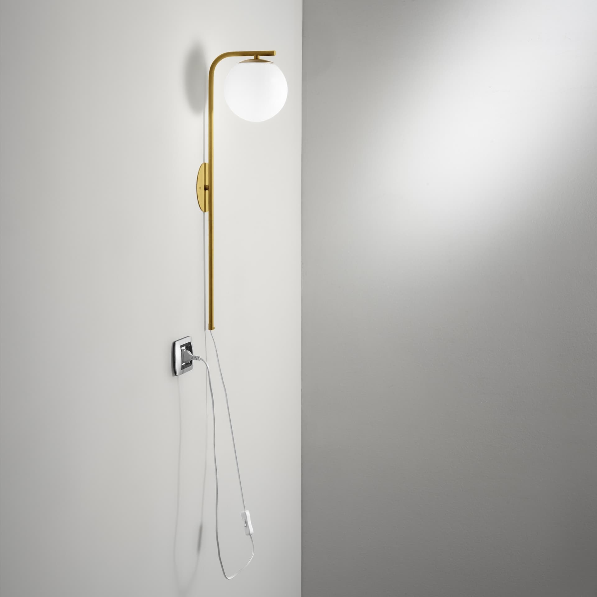Applique Moderna Verticale Oro Nera o Bianca E14 - 2