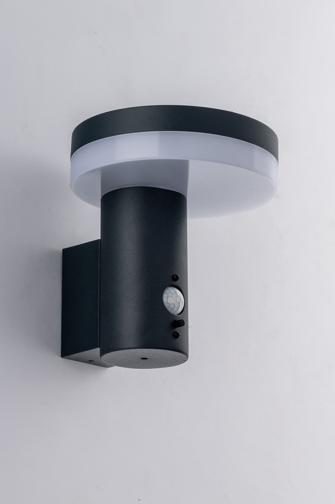APPLIQUE LED ENYA ANTRACITE 5W 600LM 4000K CON PANNELLO SOLARE E SENSORE IP44 15,7X17,7X16,2CM - 2