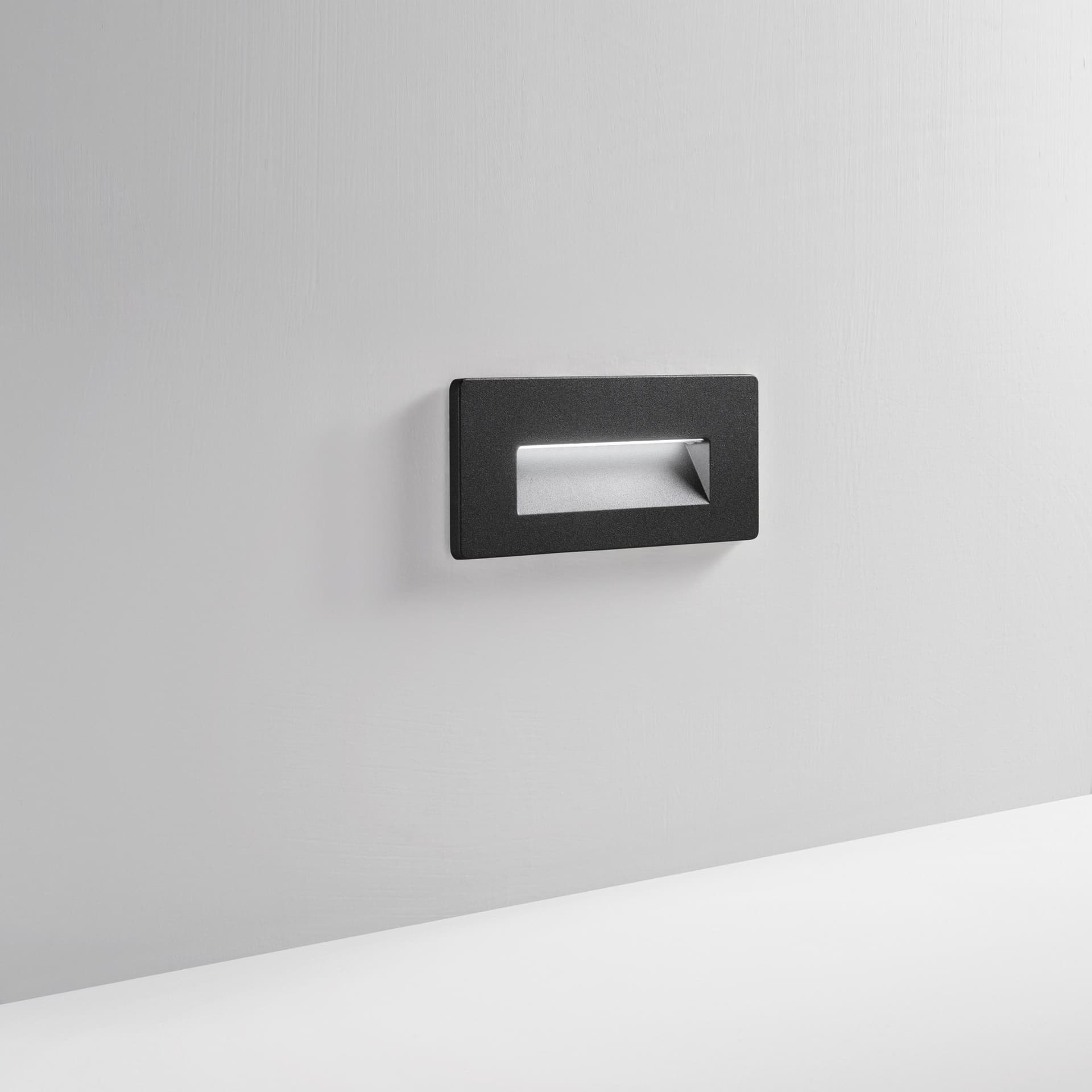 COVER STRATOS 506 NERO IP65 19X8CM - 2