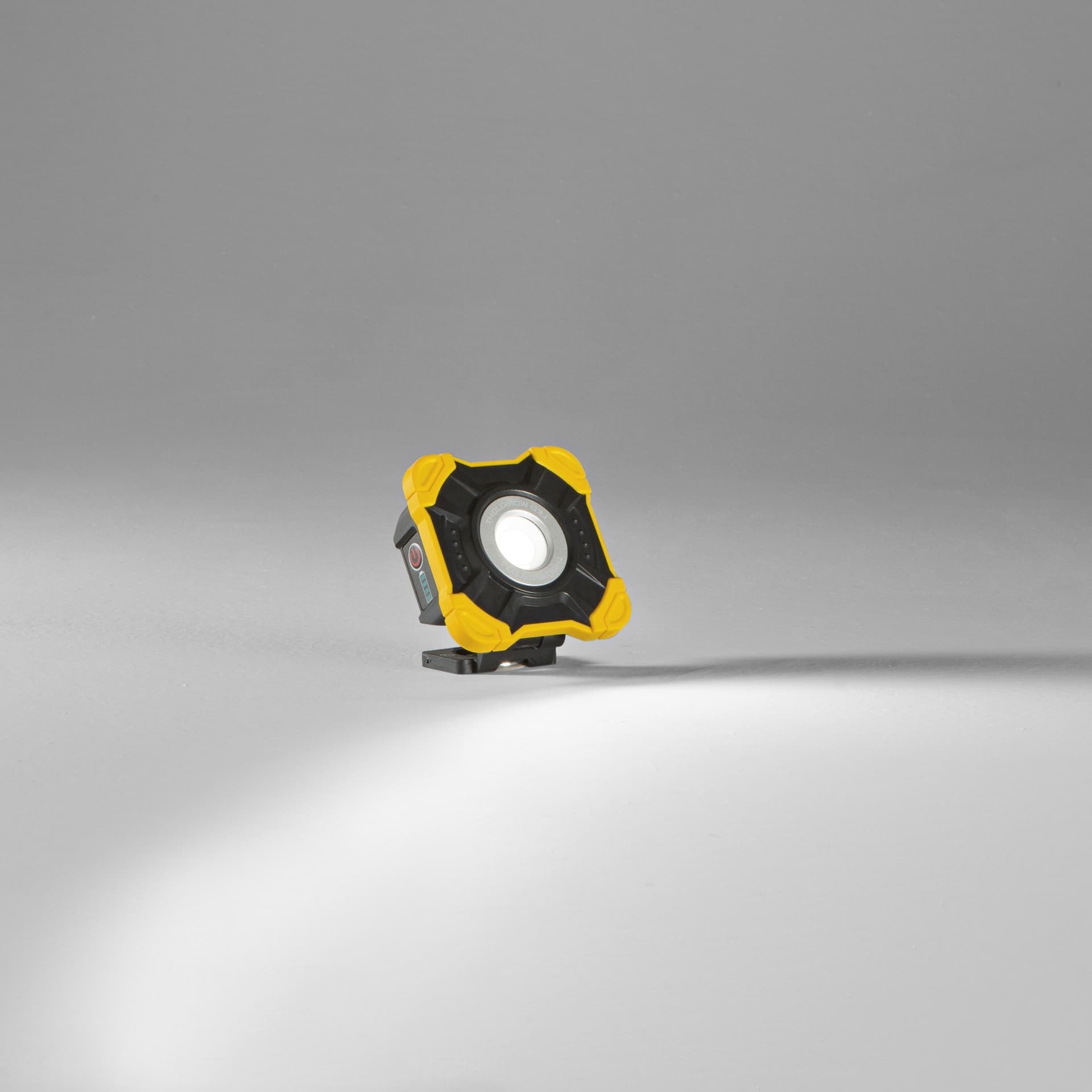 PROIETTORE PORTATILE LED BULL GIALLO/NERO 10W 1000LM 6500K DIMM. CON BATTERIA 3,7V 2200mA IP54 10X10 - 2