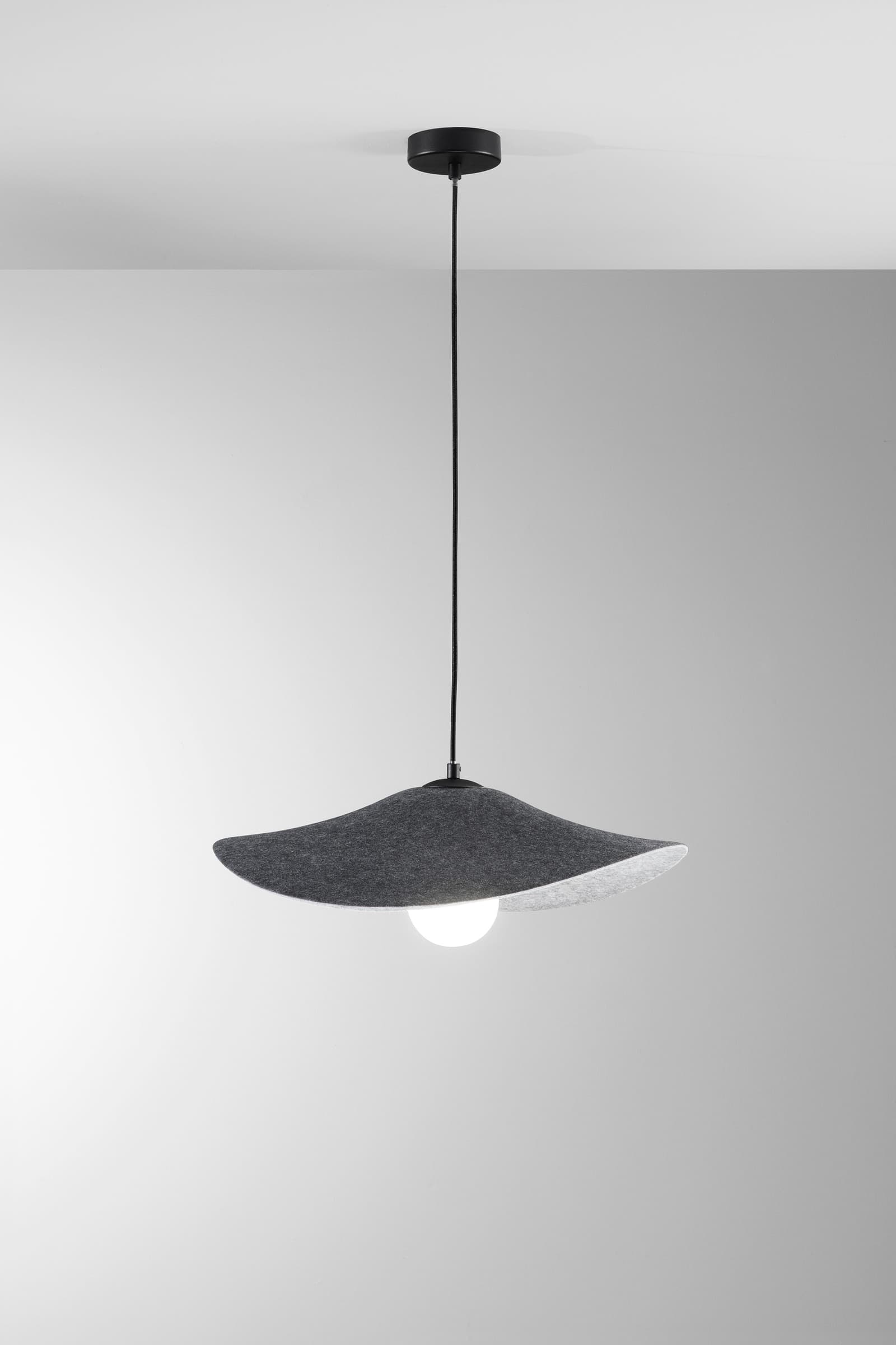 SOSPENSIONE LENGLEN IN FELTRO NERO CAVO 2M PARALUME 50CM 1XE27 - 2