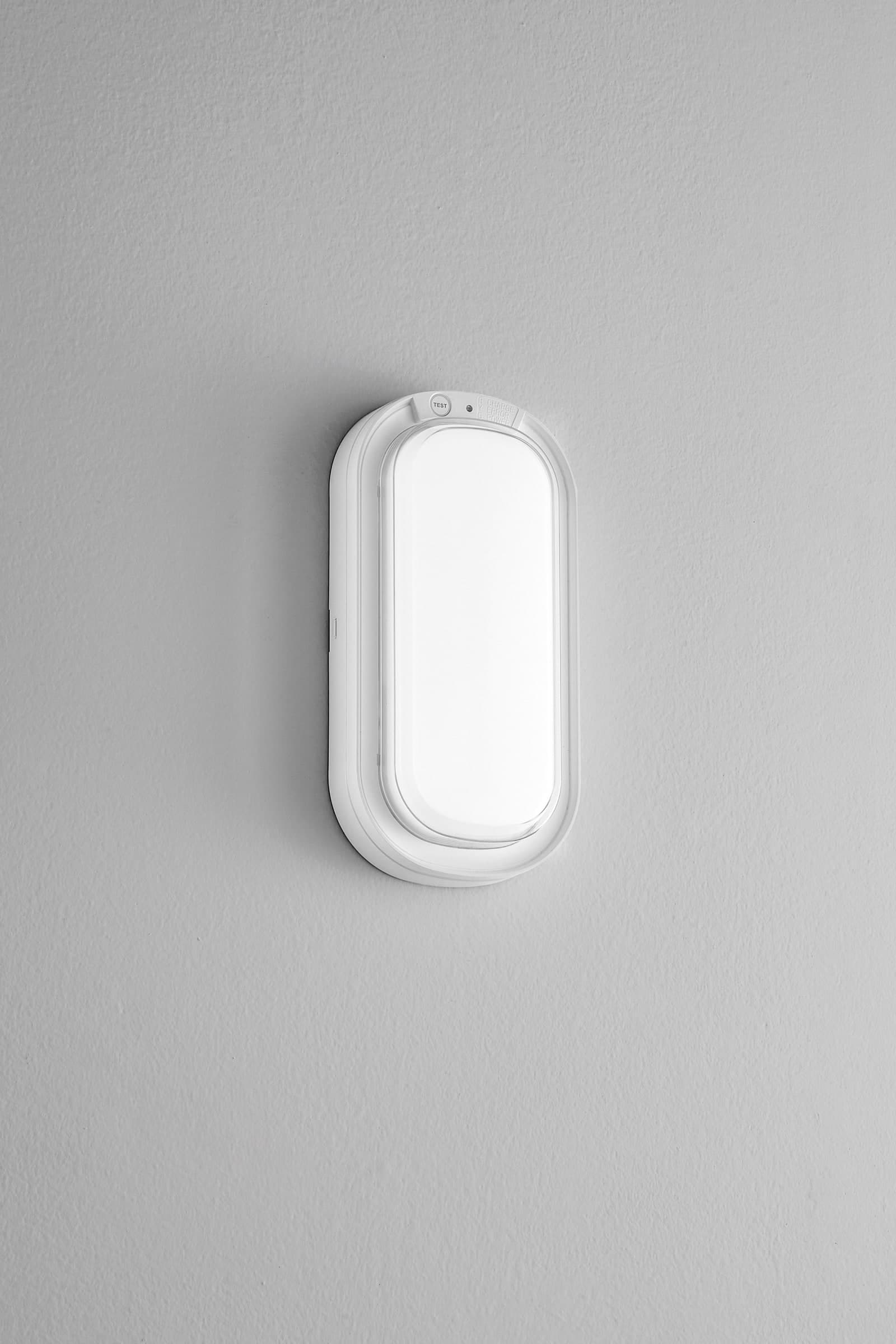 PLAFONIERA LED DI EMERGENZA EDISON IN PLASTICA 18W 1800LM 3CCT D.267X137X46MM - 2