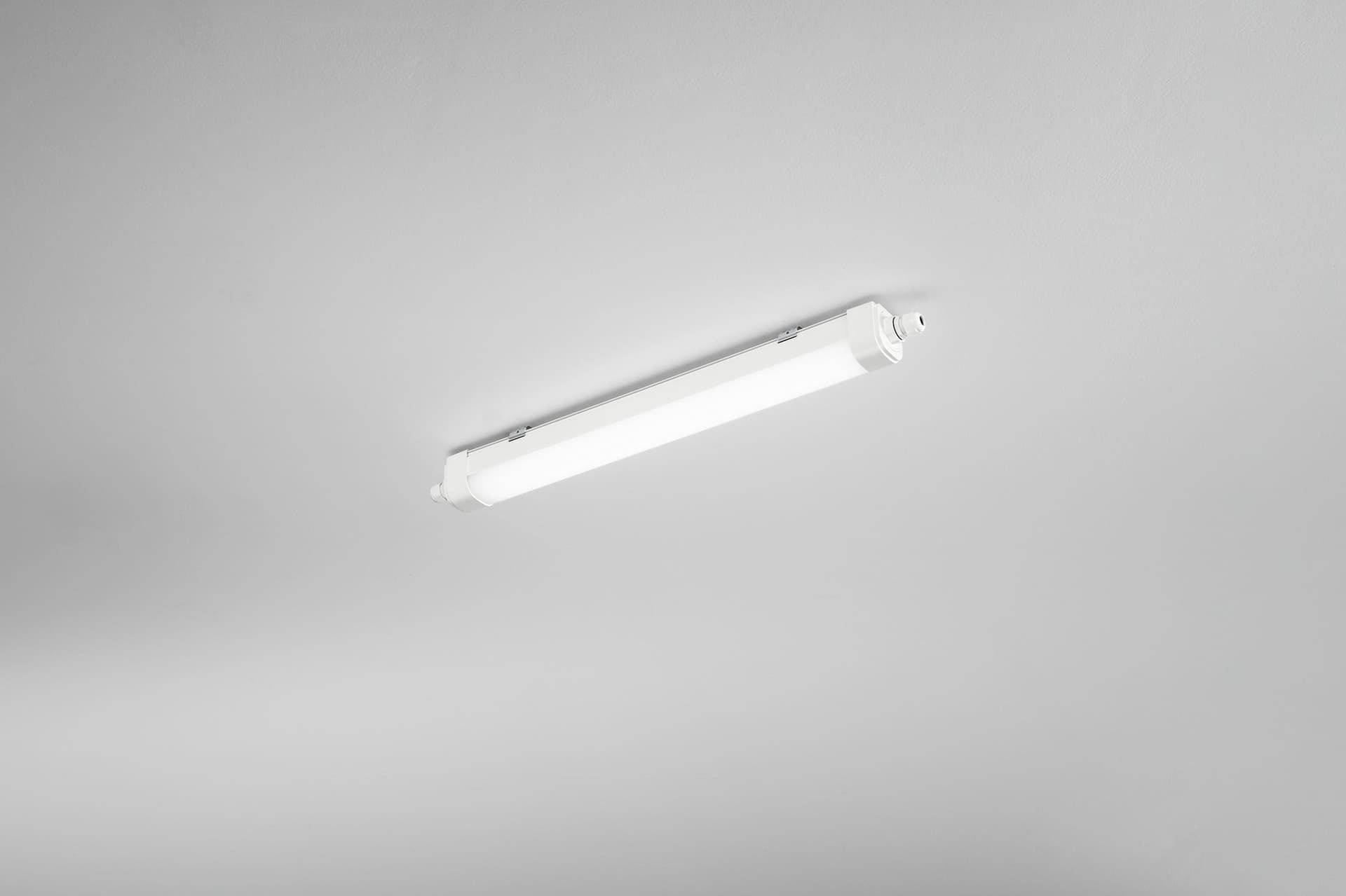 PLAFONIERA LED STAGNA RUBIS BIANCA IN PC 18W 2160LM CCT 3000/4000/6500K IP65 600X58X62MM - 2