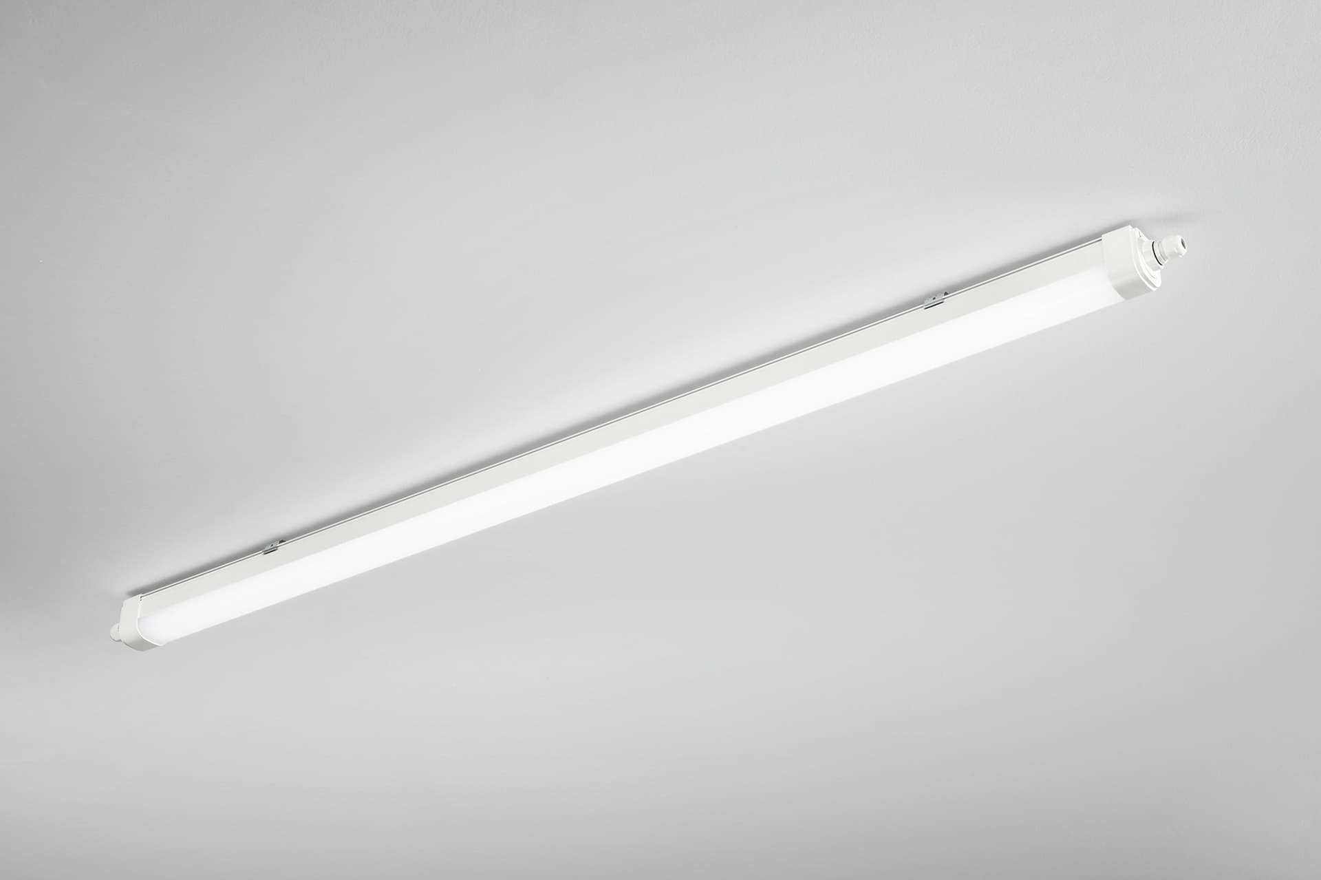 PLAFONIERA LED STAGNA RUBIS BIANCA IN PC 50W 6000LM CCT 3000/4000/6500K IP65 1500X58X62MM - 2