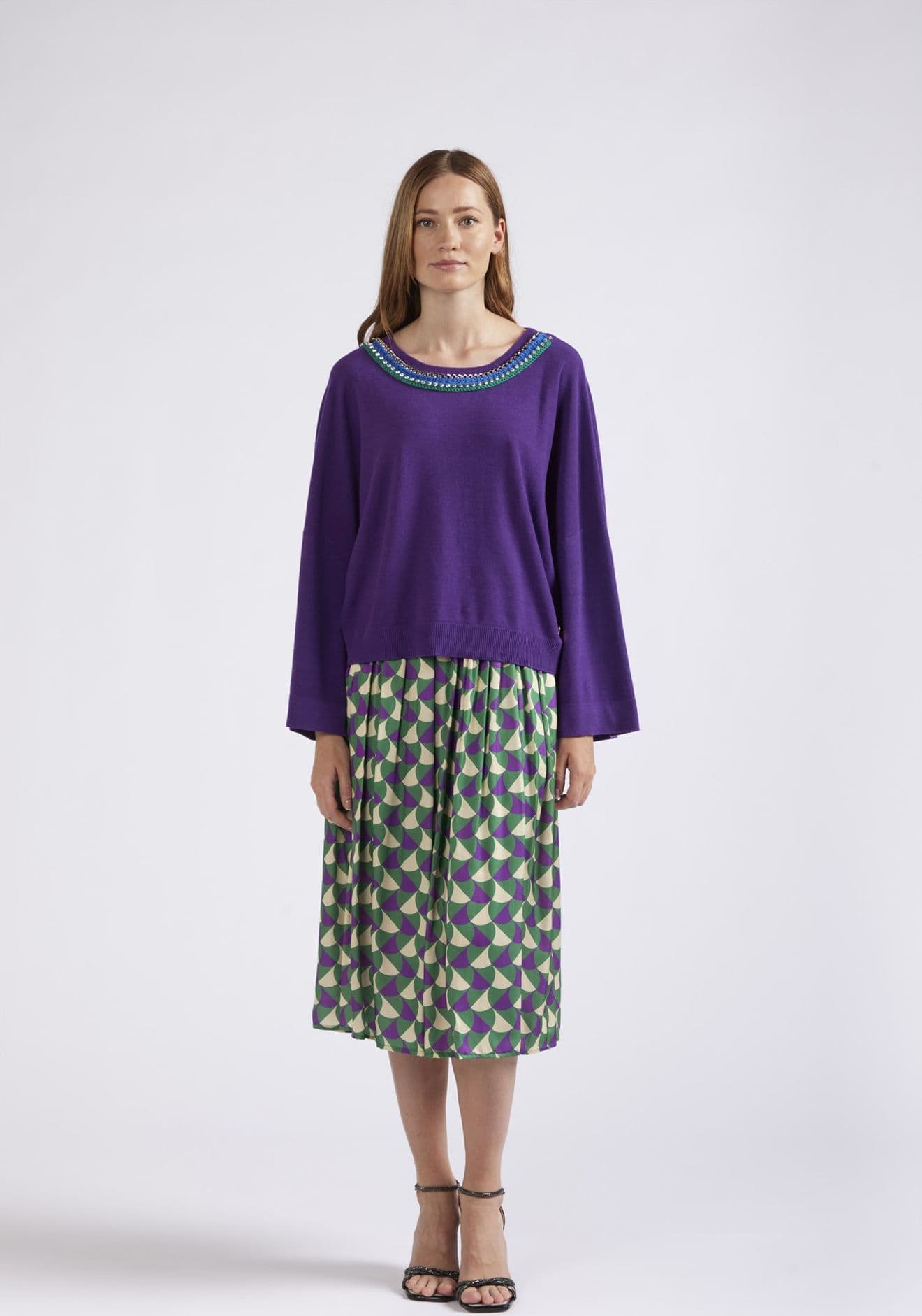 MAGLIA CON PASSAMANERIA ALLO SCOLLO – VIOLA – Cafènoir