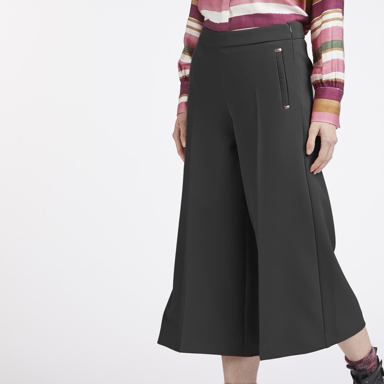 PANTALONE COULOTTE CON RIVETTI ALLE TASCHE - 2